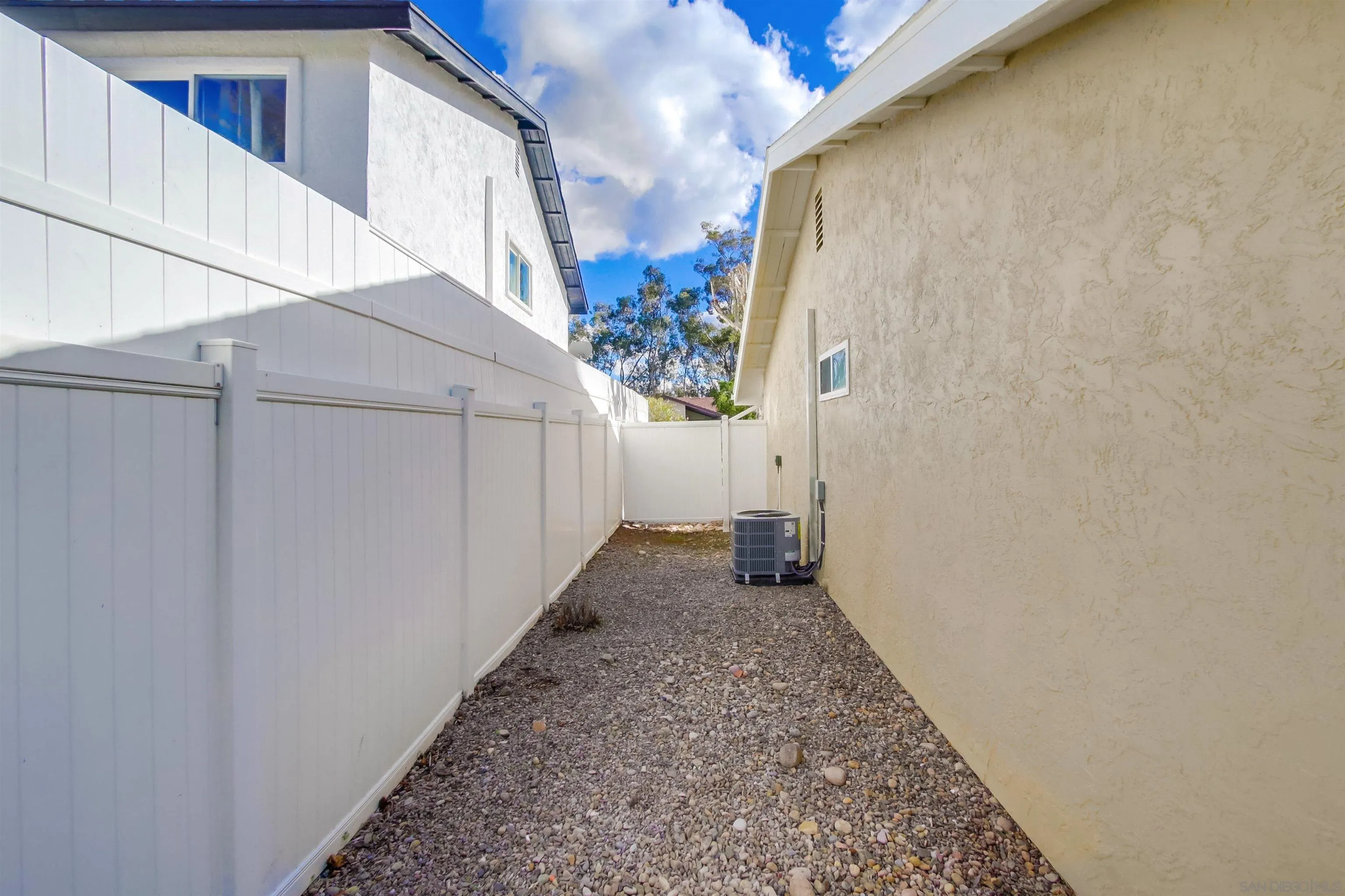 https://cdn.realtyfeed.com/cdn/127/220027860/8585b67cb9dfef1654edd63340fa00c2.webp