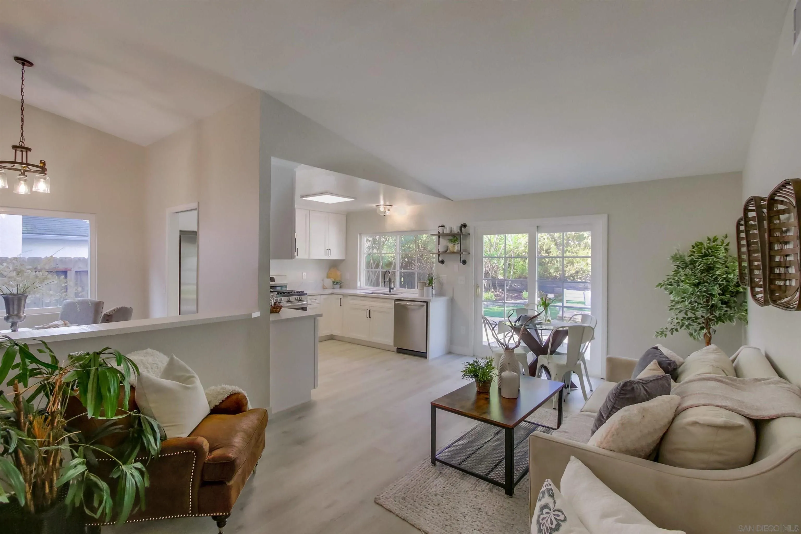 https://cdn.realtyfeed.com/cdn/127/220027860/d1f68a455942d354f87784c3a725a4de.webp