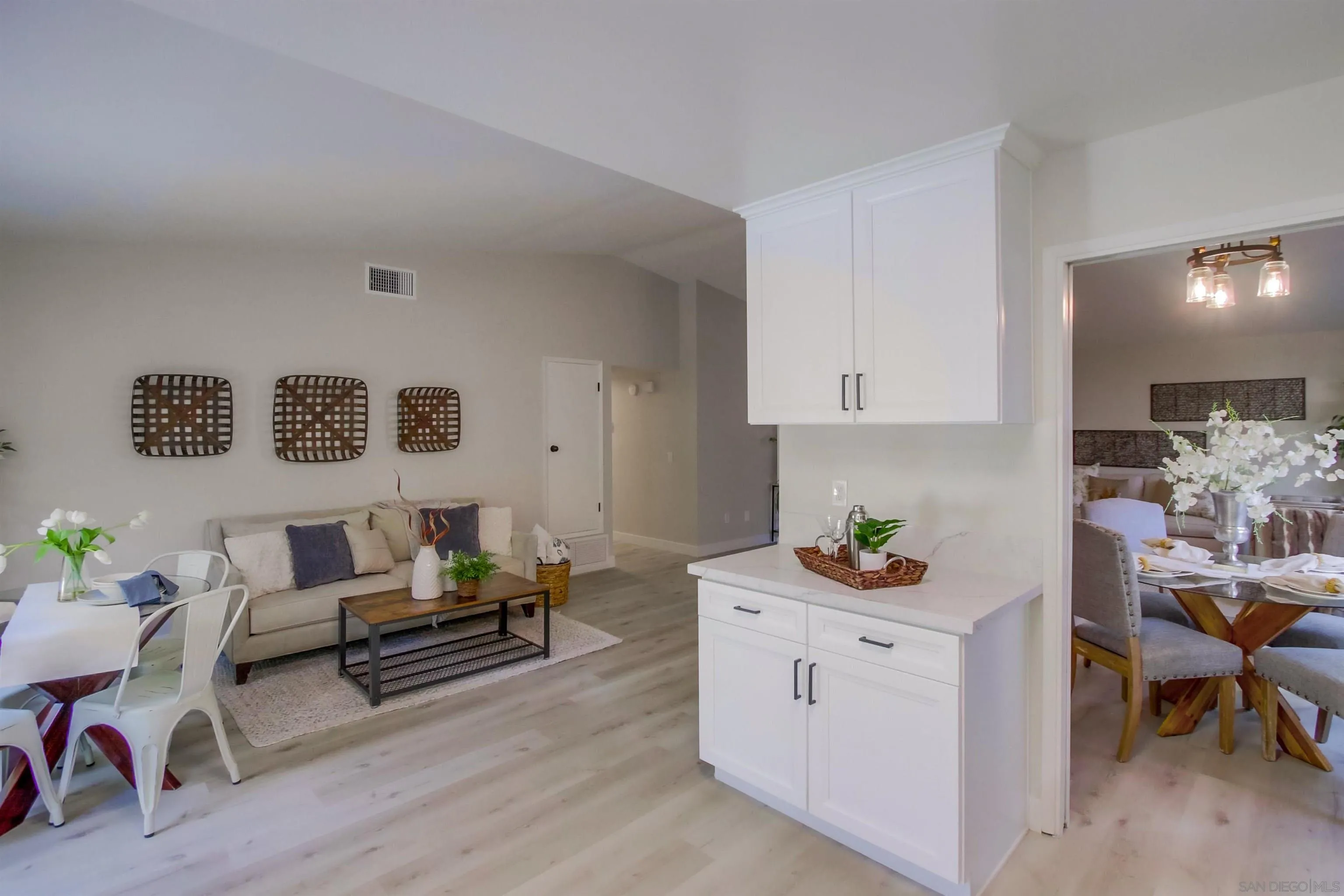 https://cdn.realtyfeed.com/cdn/127/220027860/d5770d5a258cb86a8e38d03d03cb685b.webp