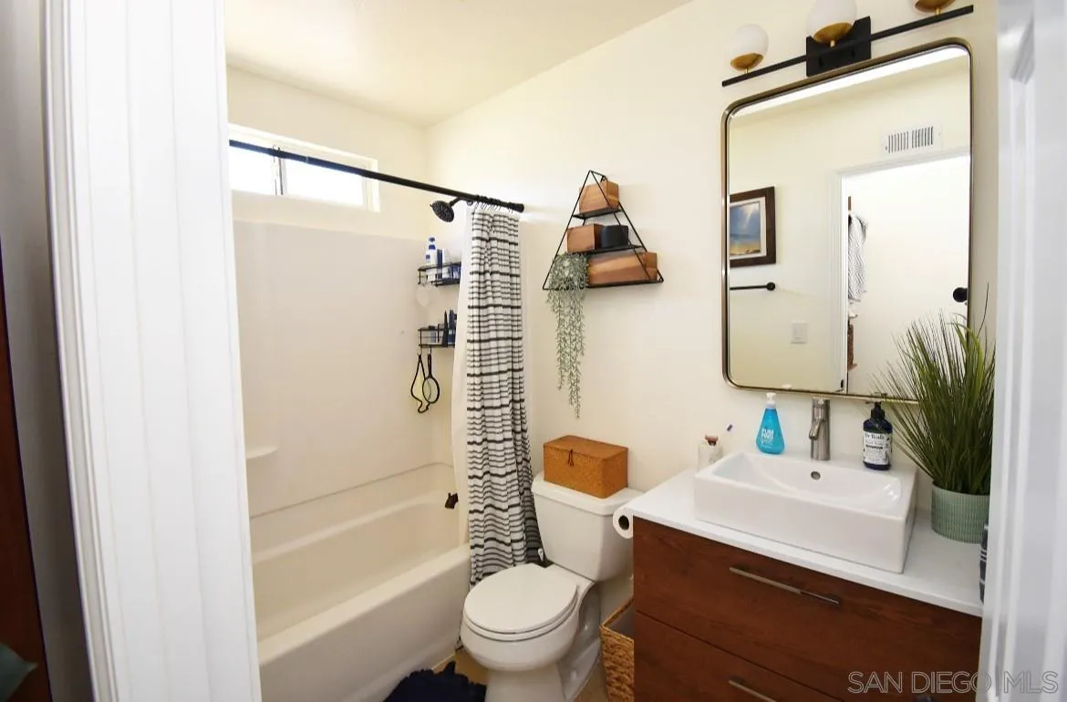 https://cdn.realtyfeed.com/cdn/127/220028265/cec21162a887440301de9c934ffe6068.webp