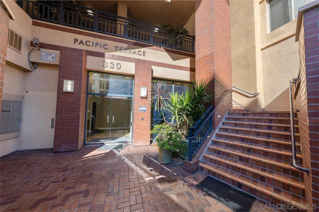 https://cdn.realtyfeed.com/cdn/127/220028276/525b1a805d864370e04a610072659f77.webp