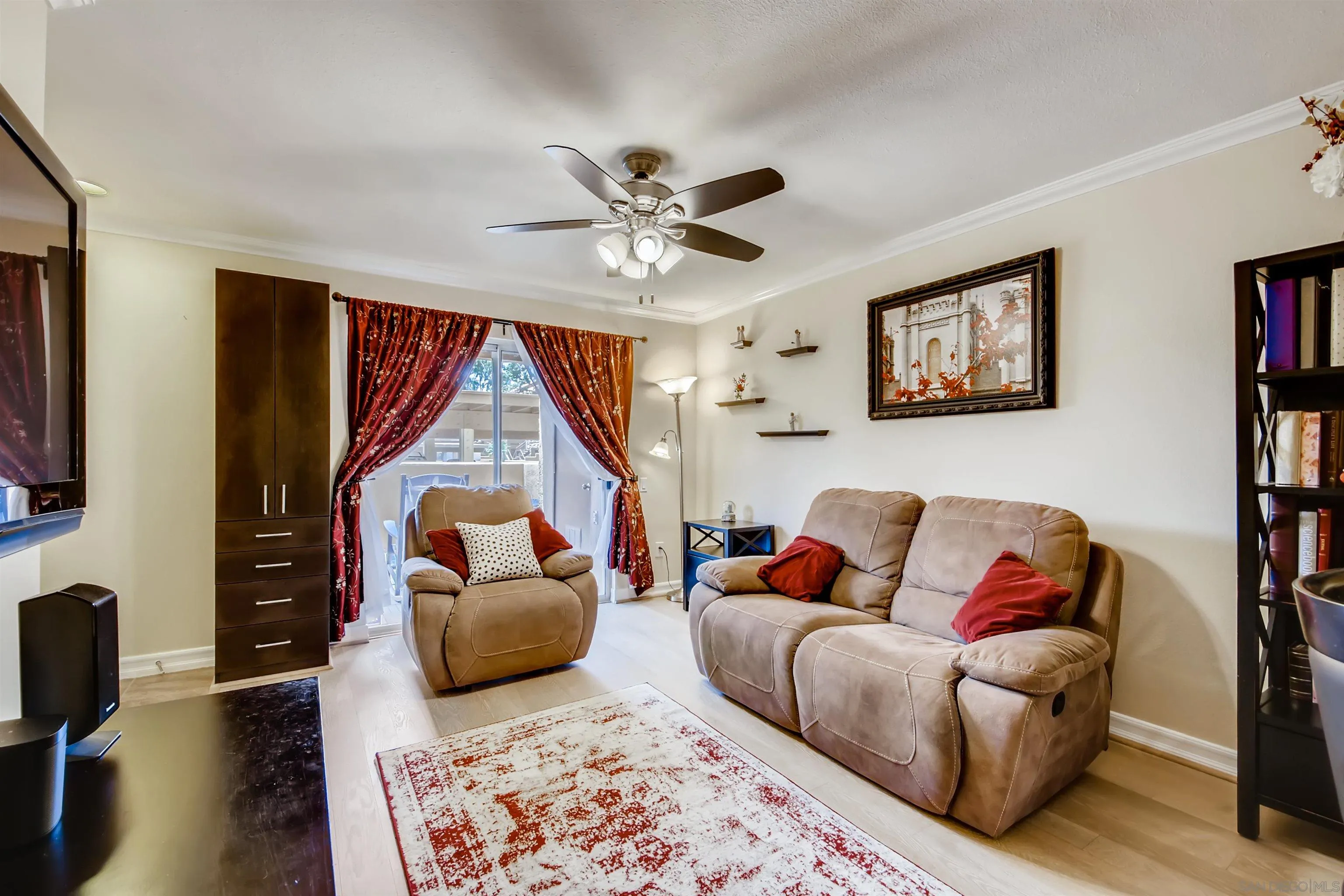 https://cdn.realtyfeed.com/cdn/127/220028464/185a3971b32eb659194e515389751ebc.webp