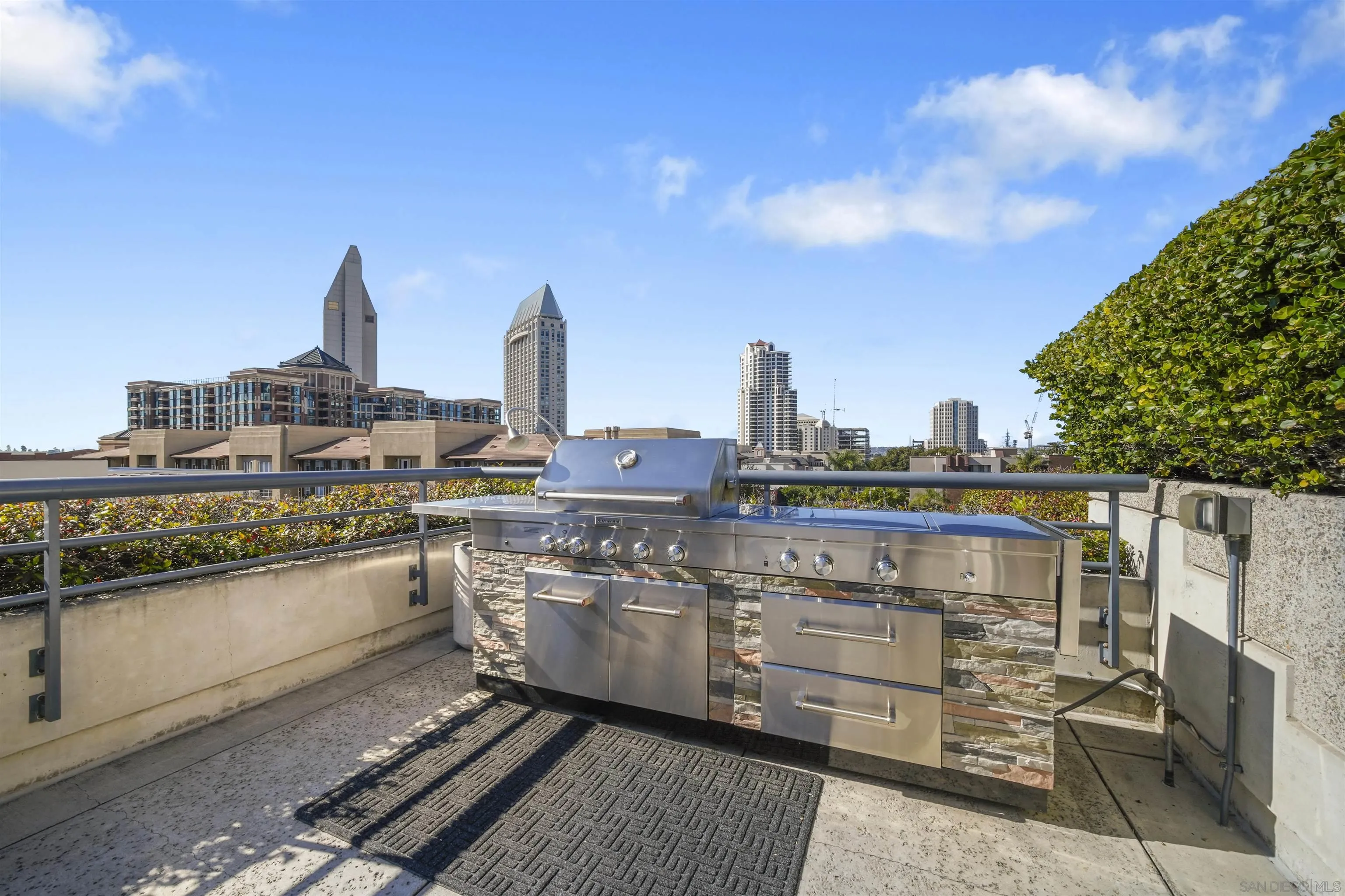 https://cdn.realtyfeed.com/cdn/127/220028665/037b289fffac79cdd377034f2ffd333d.webp