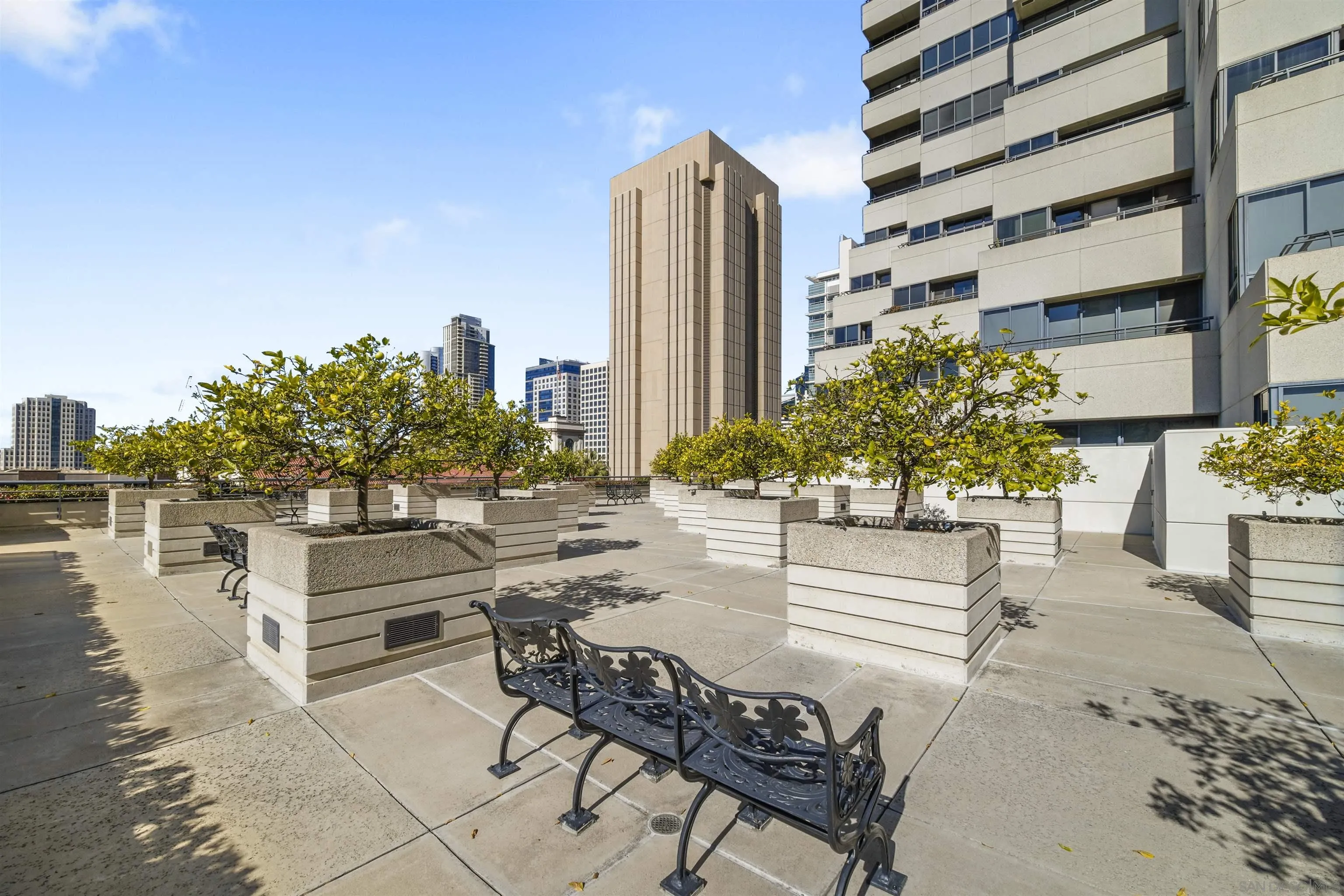 https://cdn.realtyfeed.com/cdn/127/220028665/21207cd4ae13e1a9e8d2da22c915b6ec.webp
