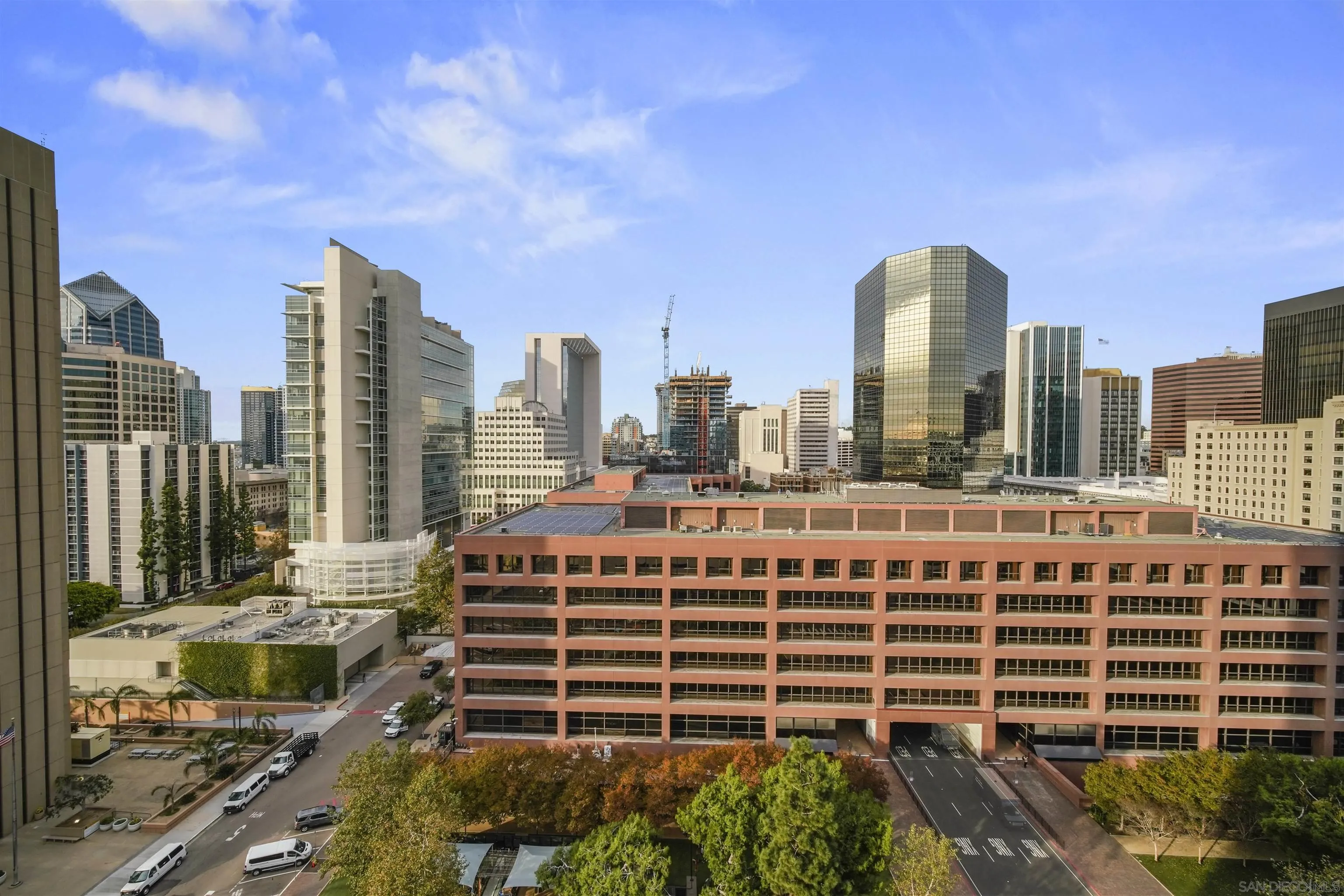 https://cdn.realtyfeed.com/cdn/127/220028665/47113475089eb9de7651d696a77f25e2.webp