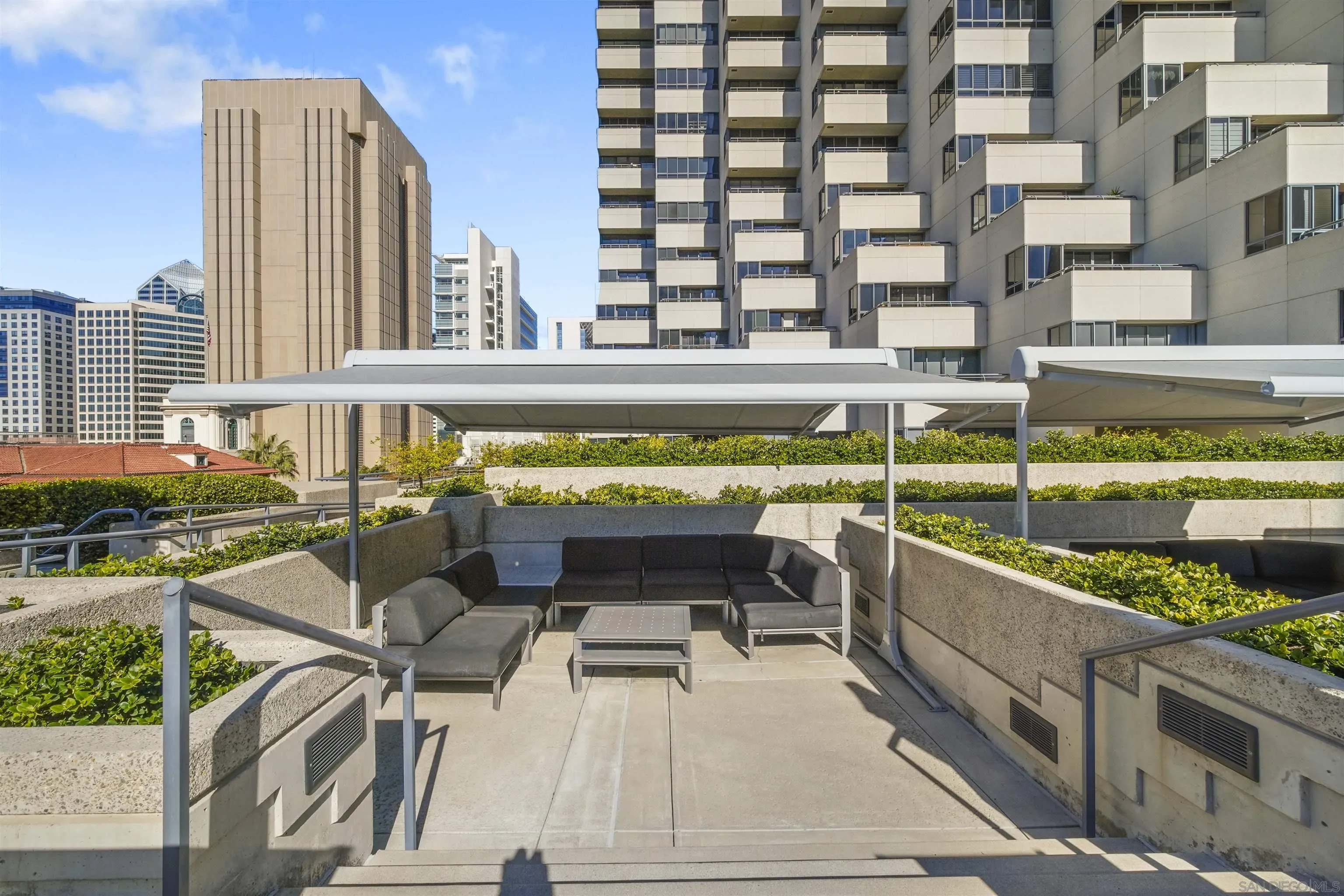https://cdn.realtyfeed.com/cdn/127/220028665/991e7ee20f3391707c199a5d06491b77.webp
