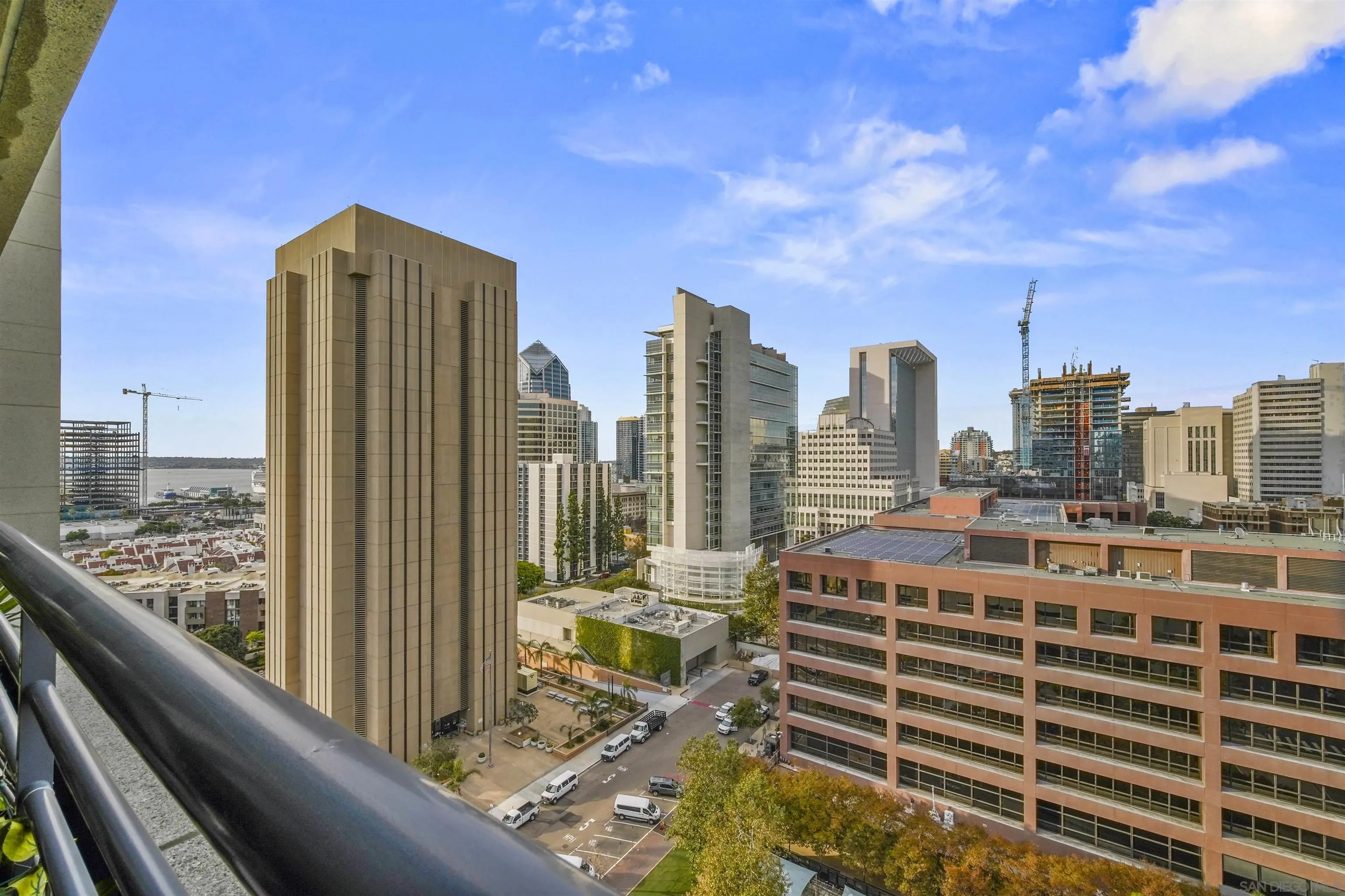 https://cdn.realtyfeed.com/cdn/127/220028665/ce44dea81f932dbd7d61508586e55742.webp