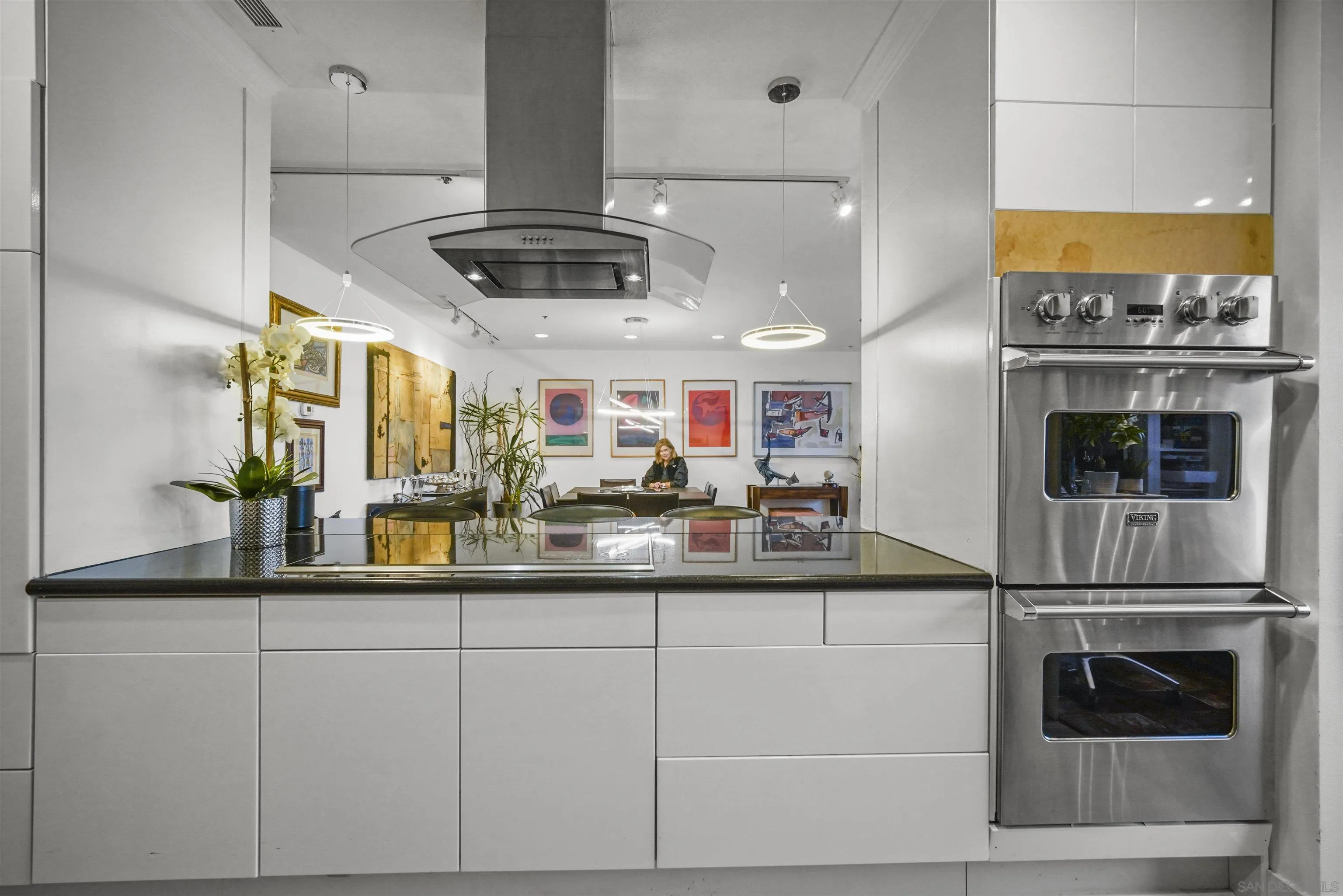 https://cdn.realtyfeed.com/cdn/127/220028665/e052dff4c68487a76917a69a7a4397f7.webp
