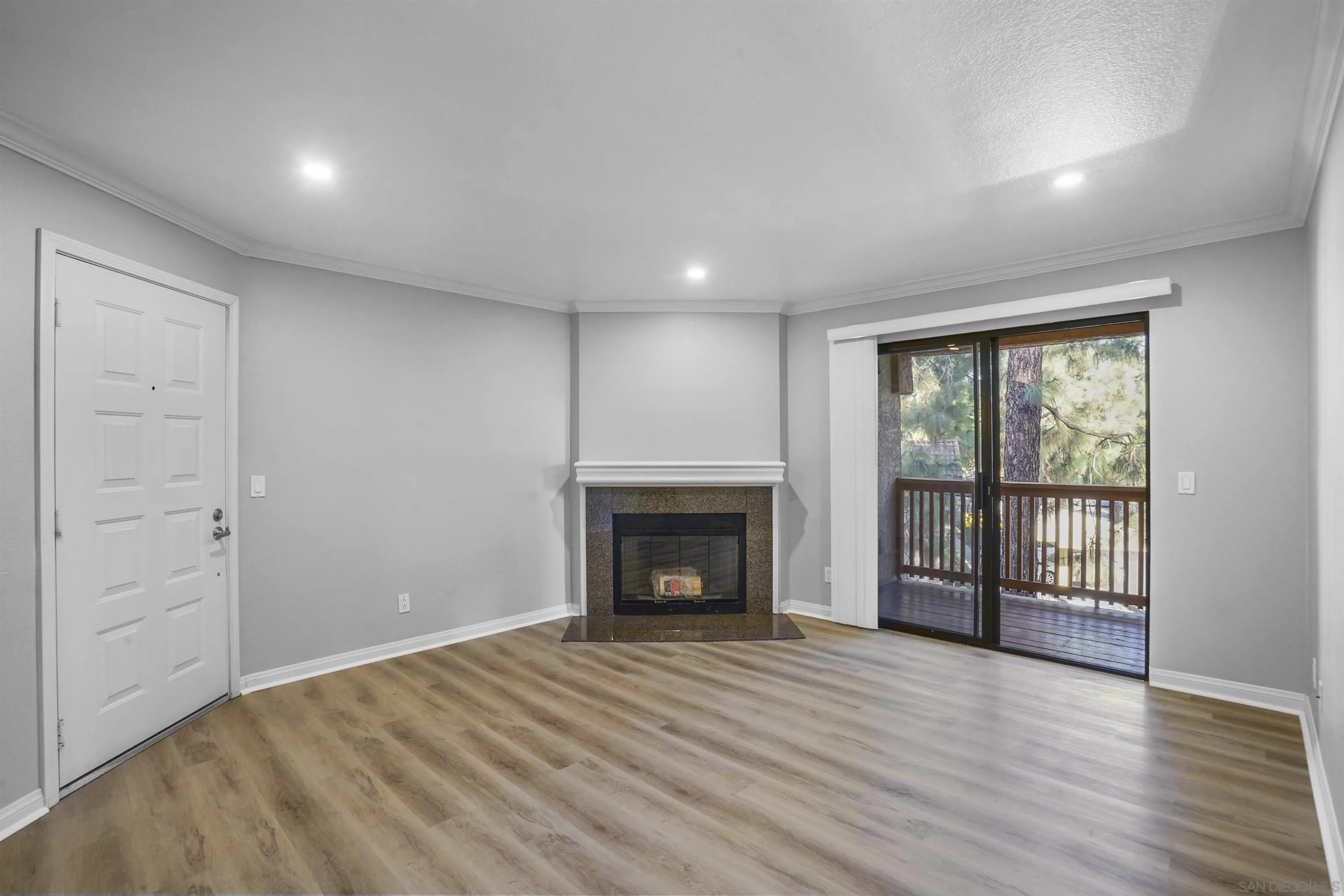 Photo #3: 230000350 Listing 