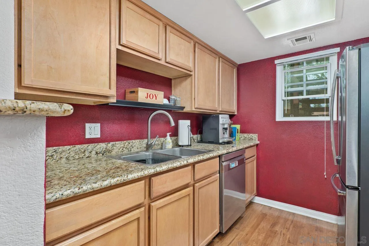 Photo #6: 230000438 Listing 