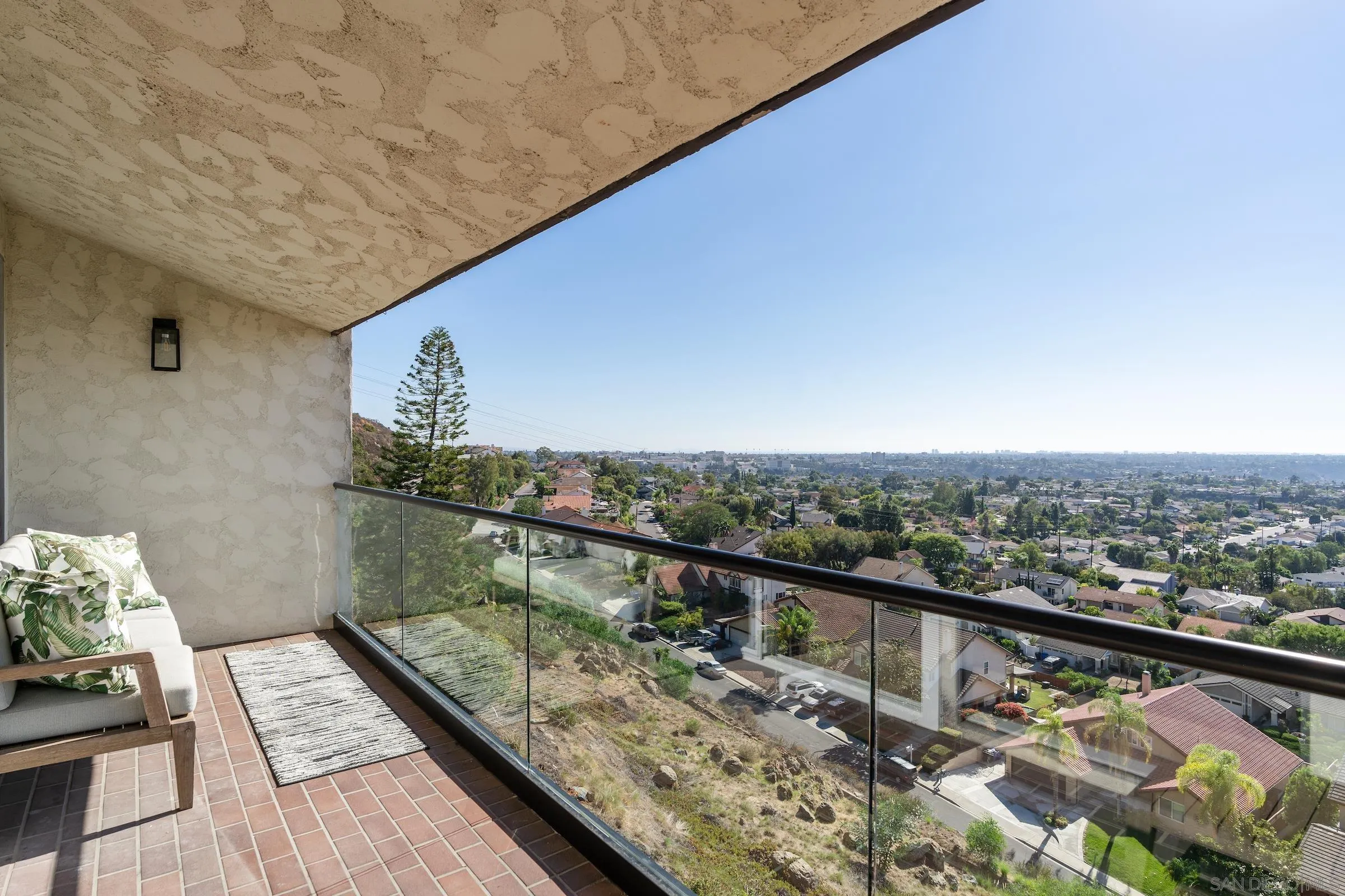 Photo #6: 230000758 Listing 
