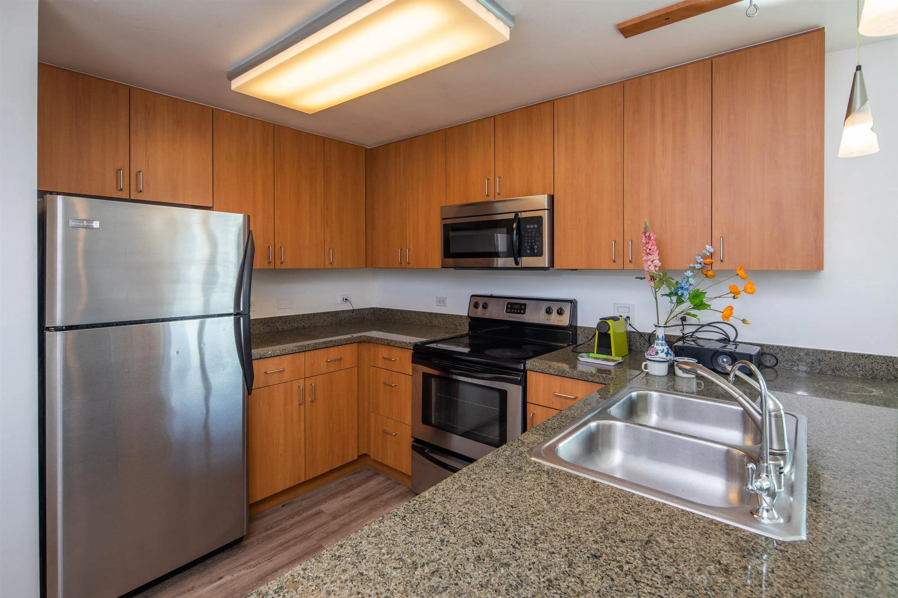 Photo #5: 230000860 Listing 
