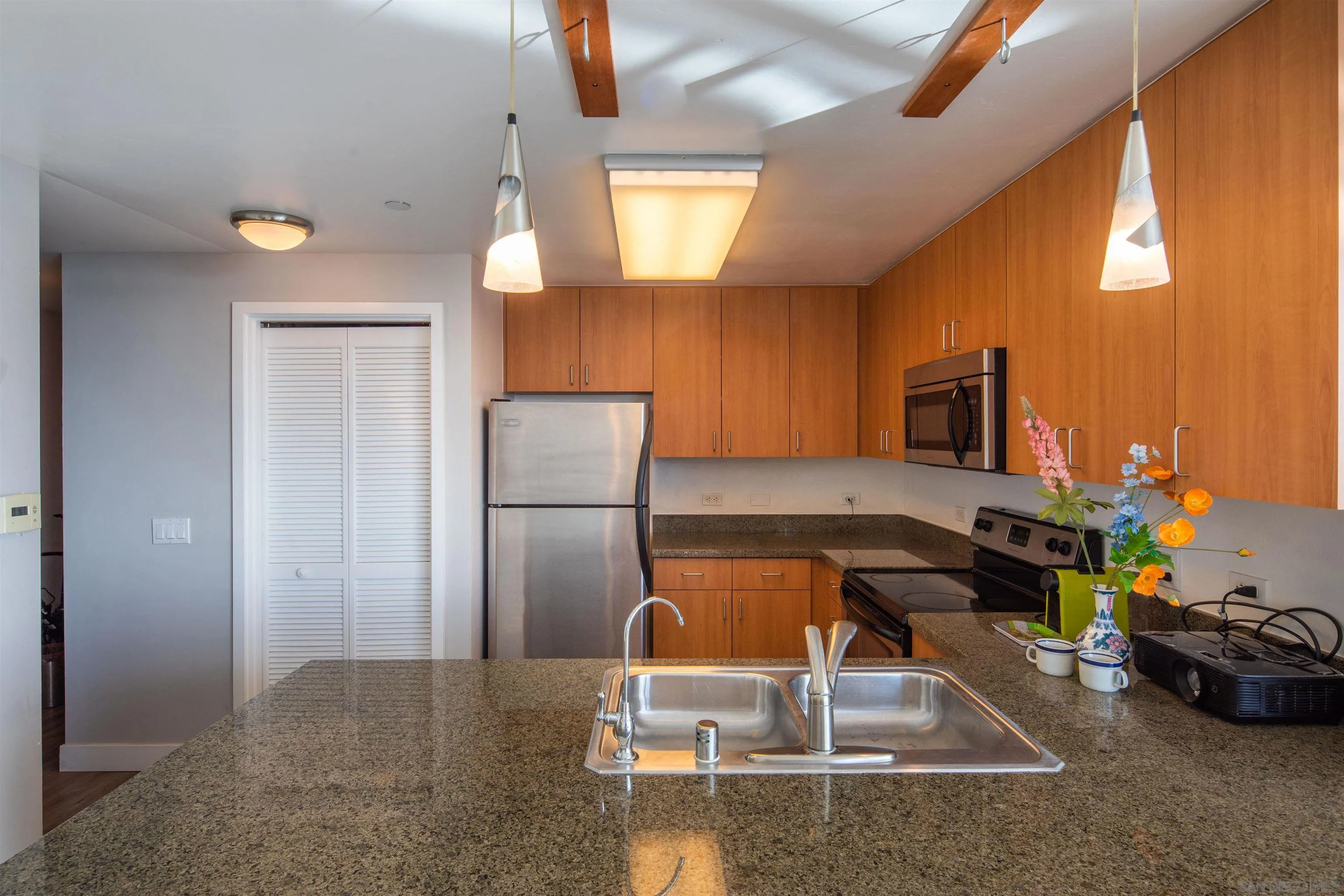 Photo #6: 230000860 Listing 