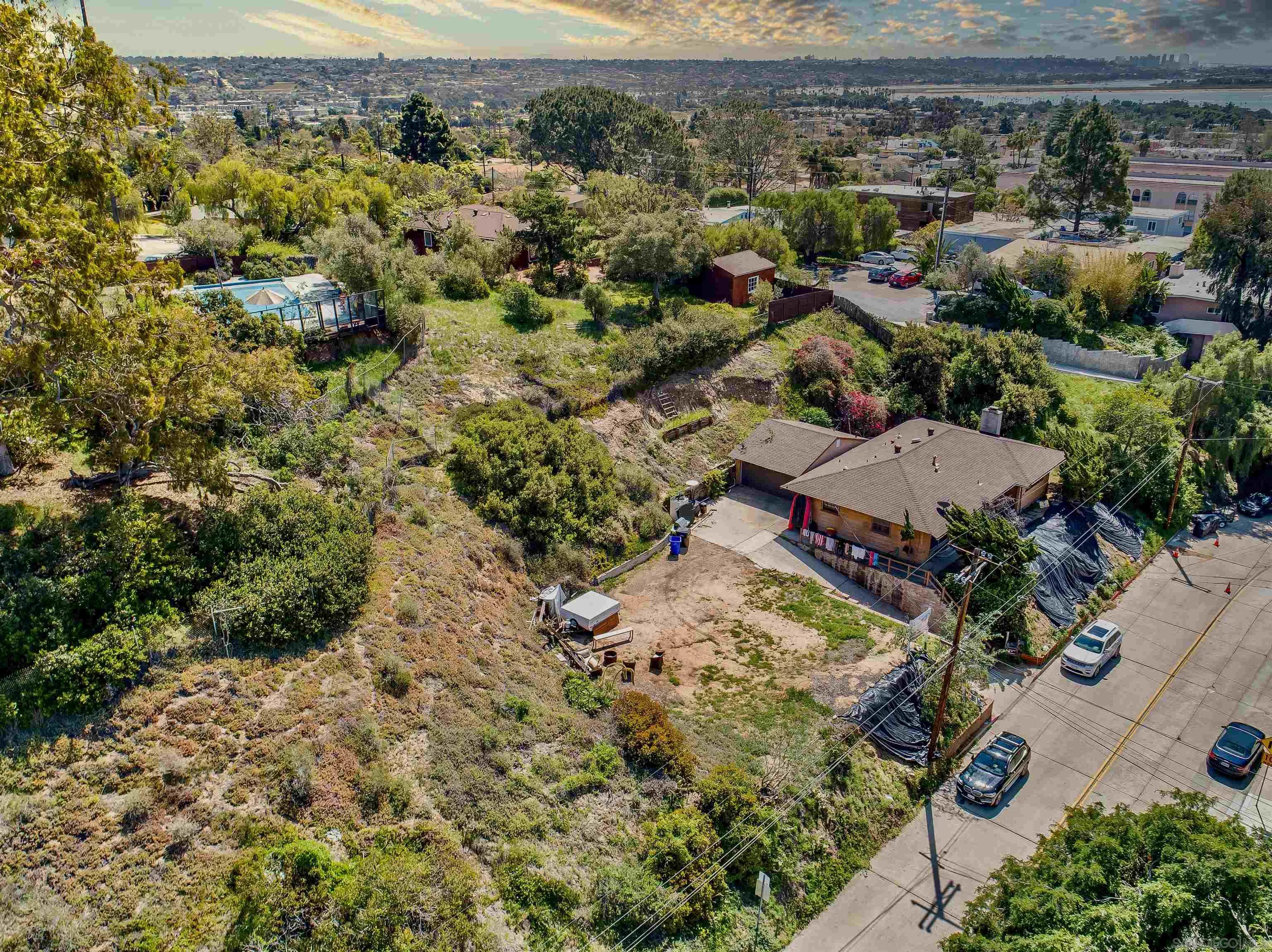 https://cdn.realtyfeed.com/cdn/127/230000898/0fad3dca76376f47f2485911ccfd3870.webp