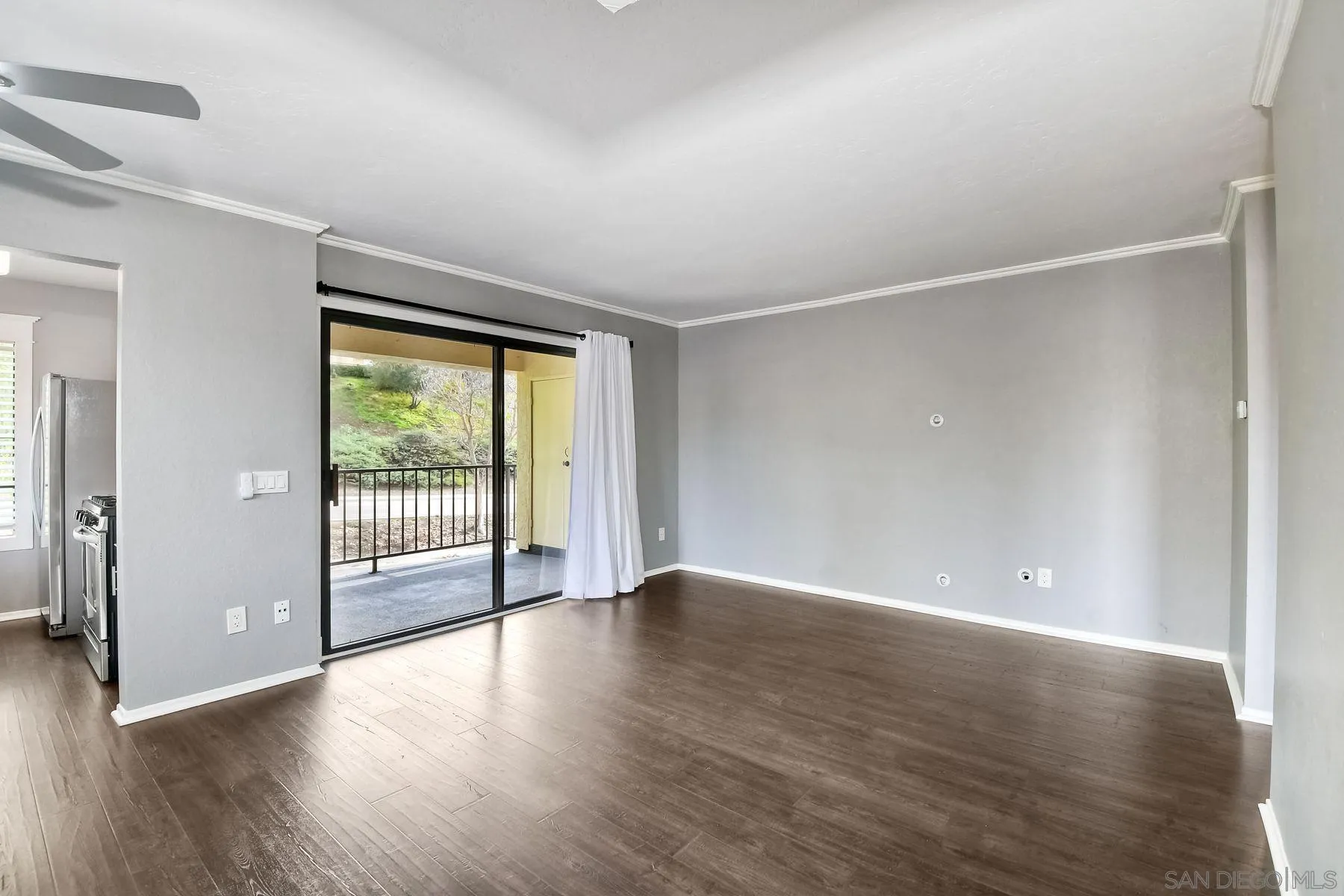 Photo #4: 230000923 Listing 