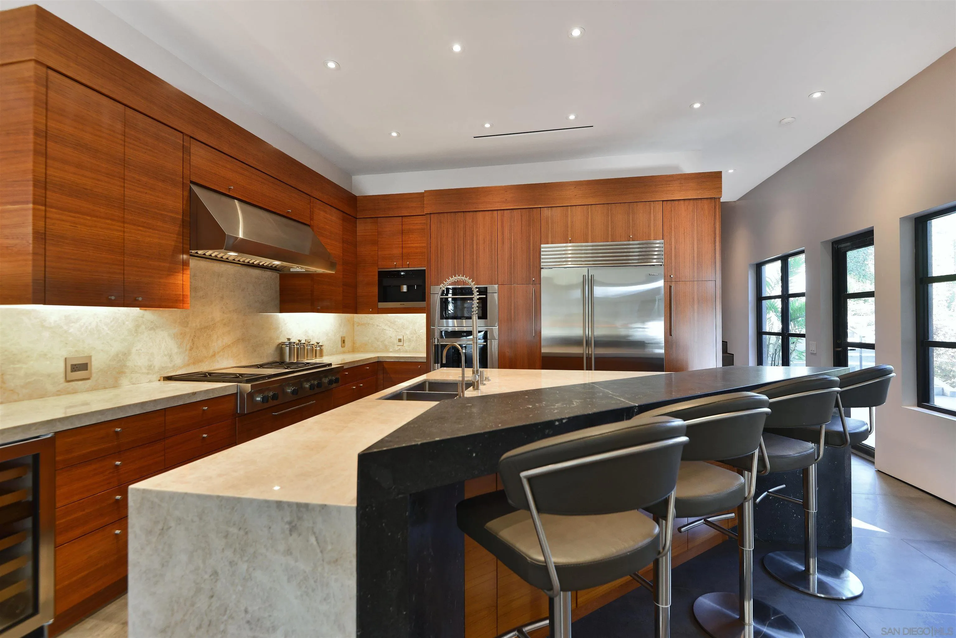 https://cdn.realtyfeed.com/cdn/127/230001062/c23afe8234a49255967941752a76a1c8.webp