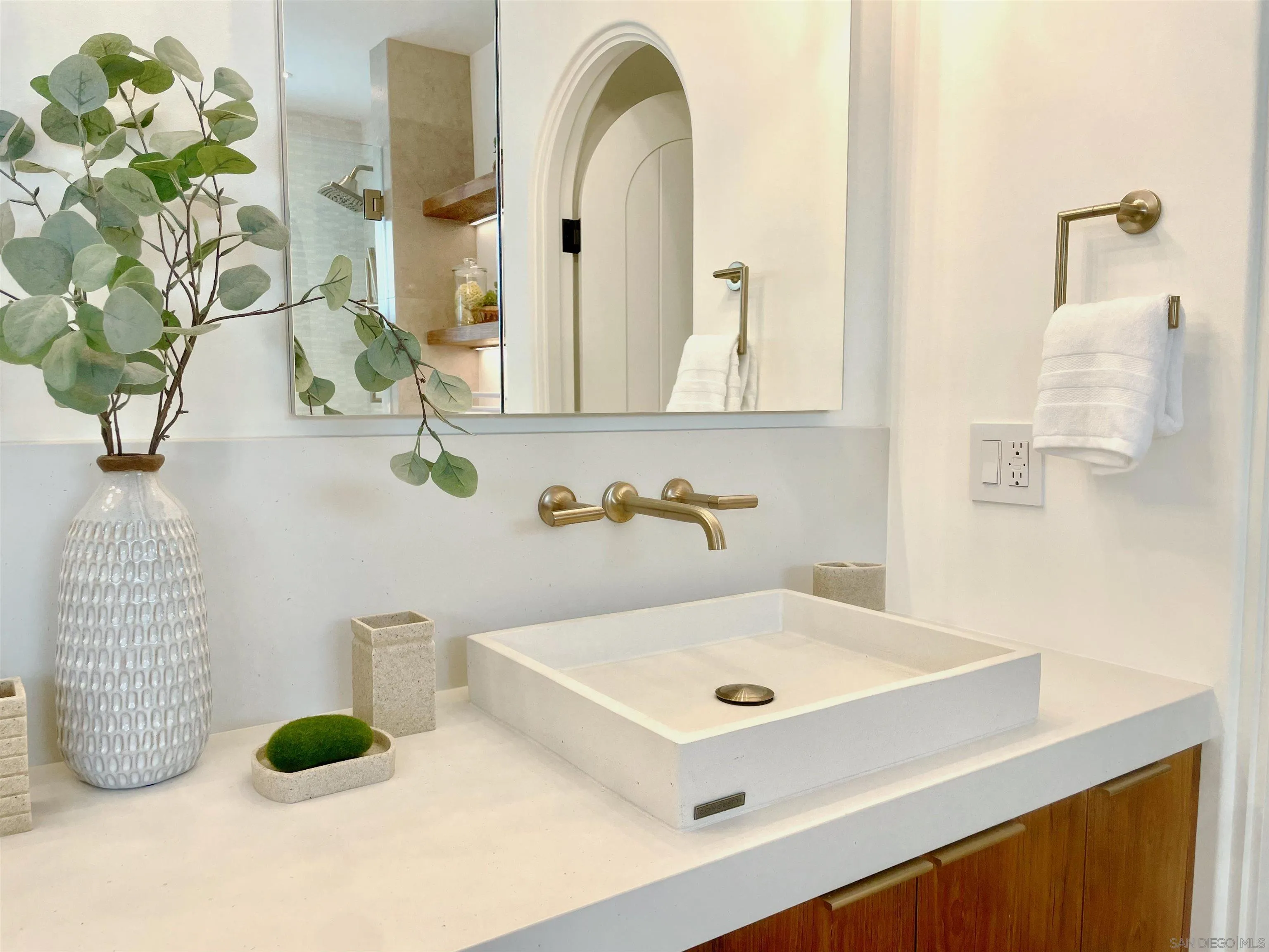https://cdn.realtyfeed.com/cdn/127/230001075/0b2dde1808281004f20305939f78206f.webp