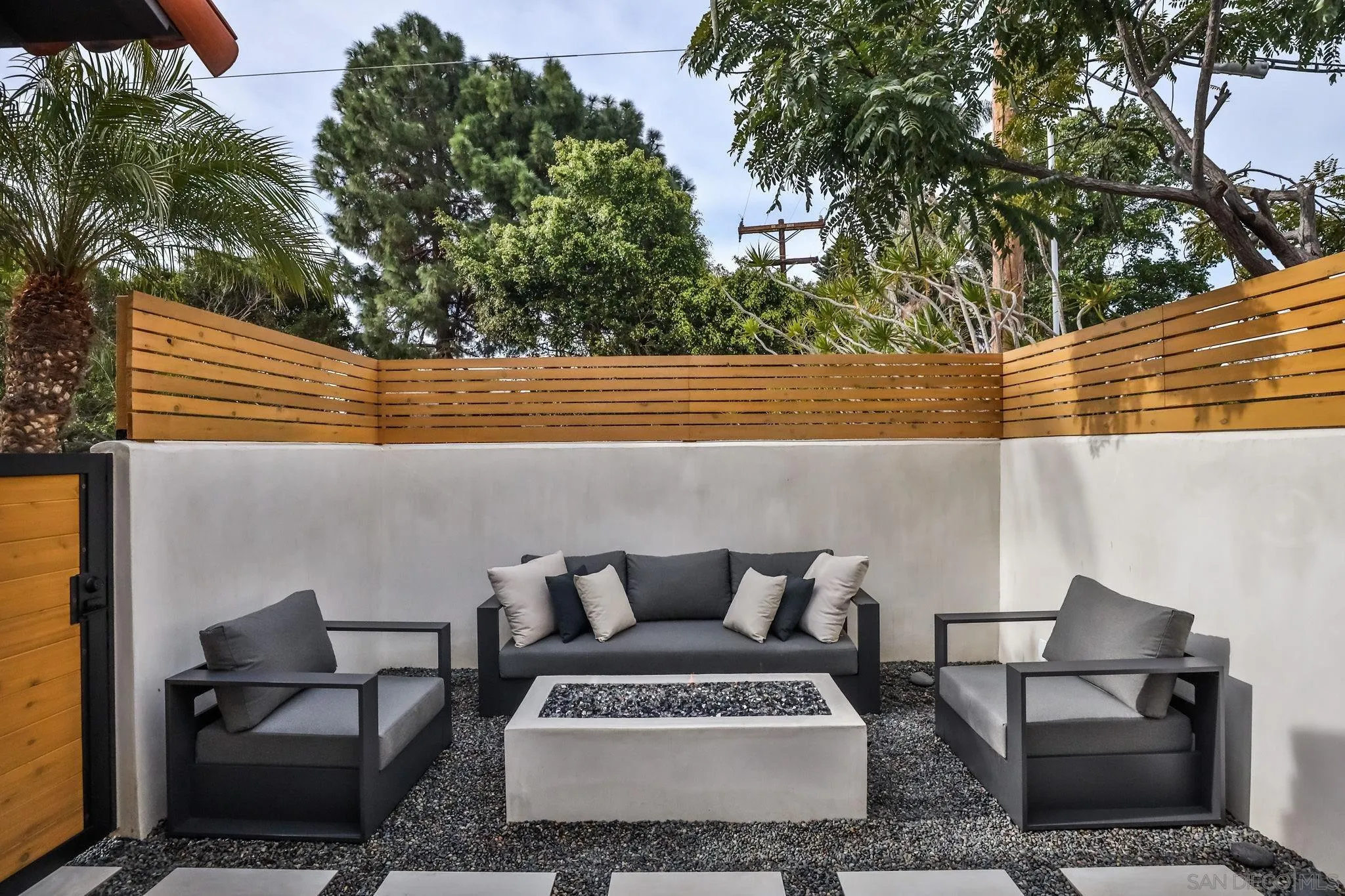 https://cdn.realtyfeed.com/cdn/127/230001075/3eb8055e335789277a4176052f1a73fe.webp