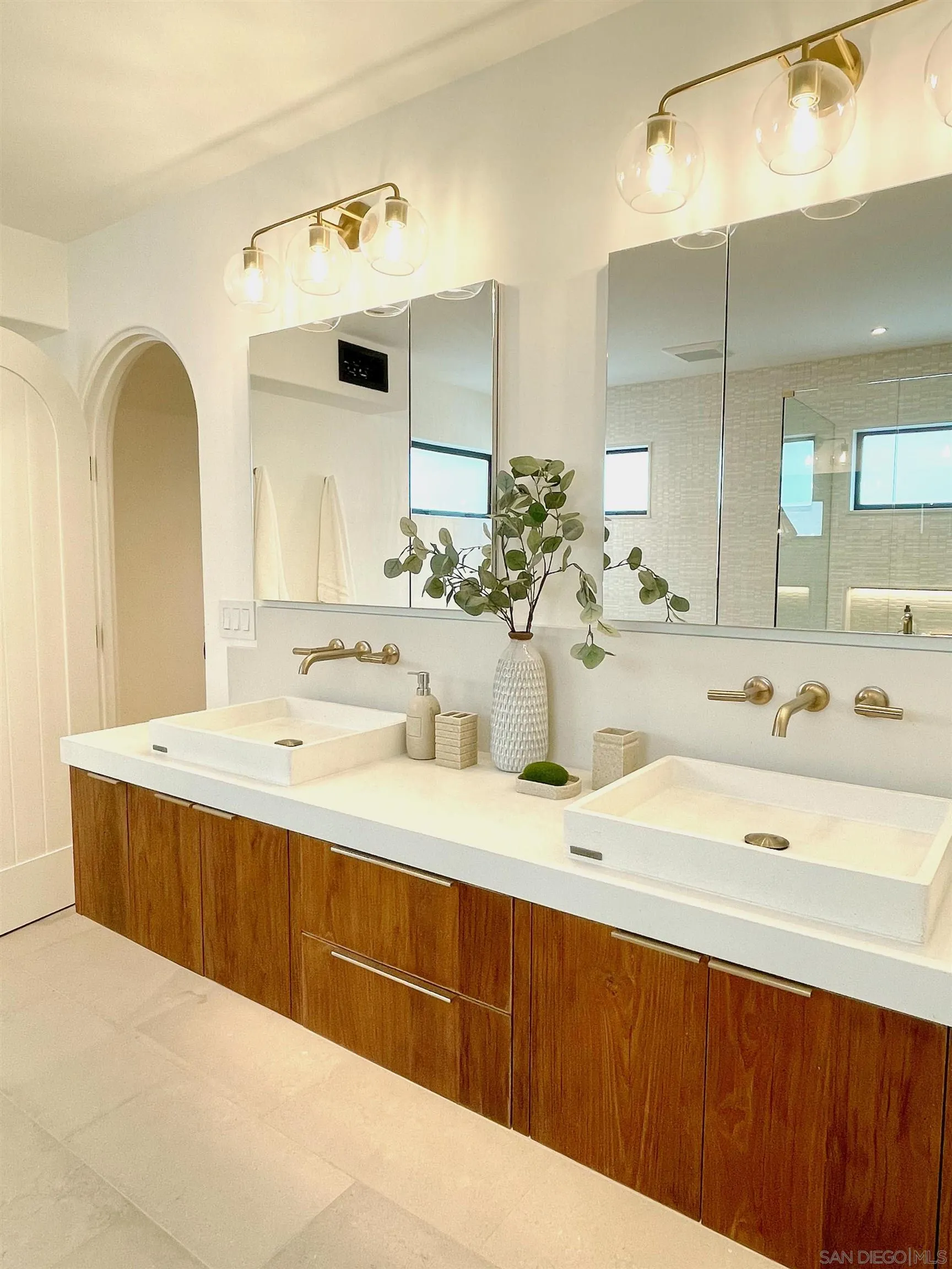 https://cdn.realtyfeed.com/cdn/127/230001075/658229b666803258cc381b16c7aaaeda.webp
