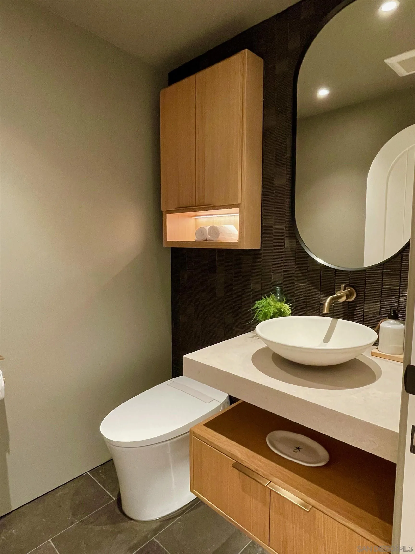 https://cdn.realtyfeed.com/cdn/127/230001075/77cb8178c12500bc5daf8794de6b969a.webp