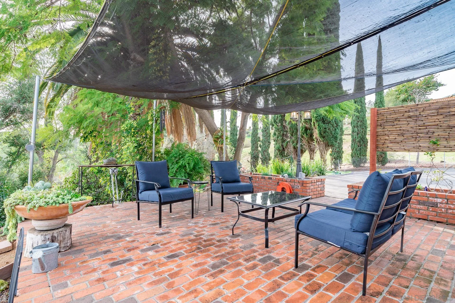 https://cdn.realtyfeed.com/cdn/127/230001114/0c2eb8e3da231a443ee02b41c56aad33.webp