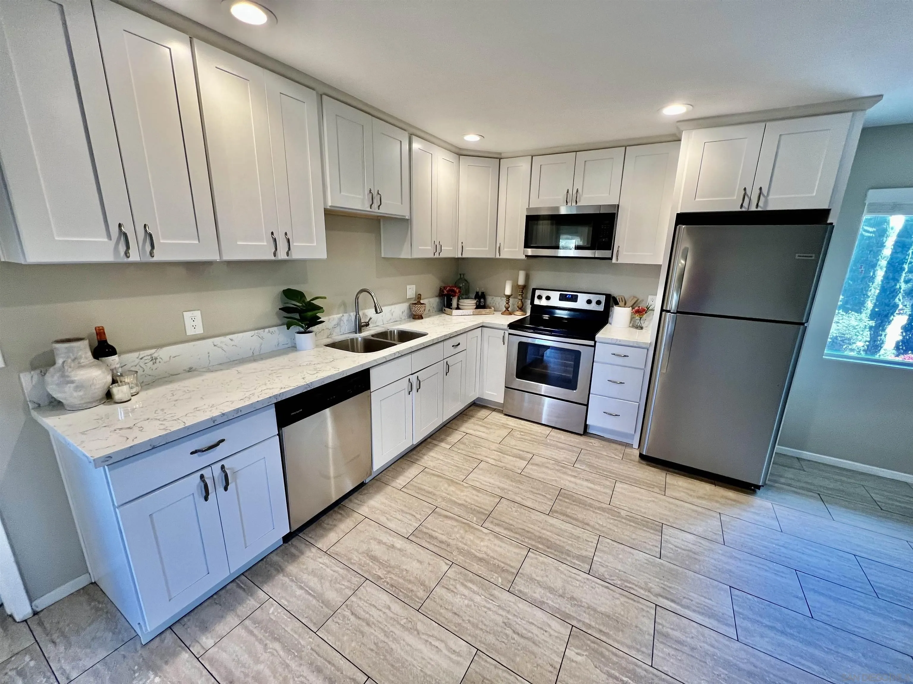 https://cdn.realtyfeed.com/cdn/127/230001114/233ce7a22b9f3de320fd4632b639fc39.webp