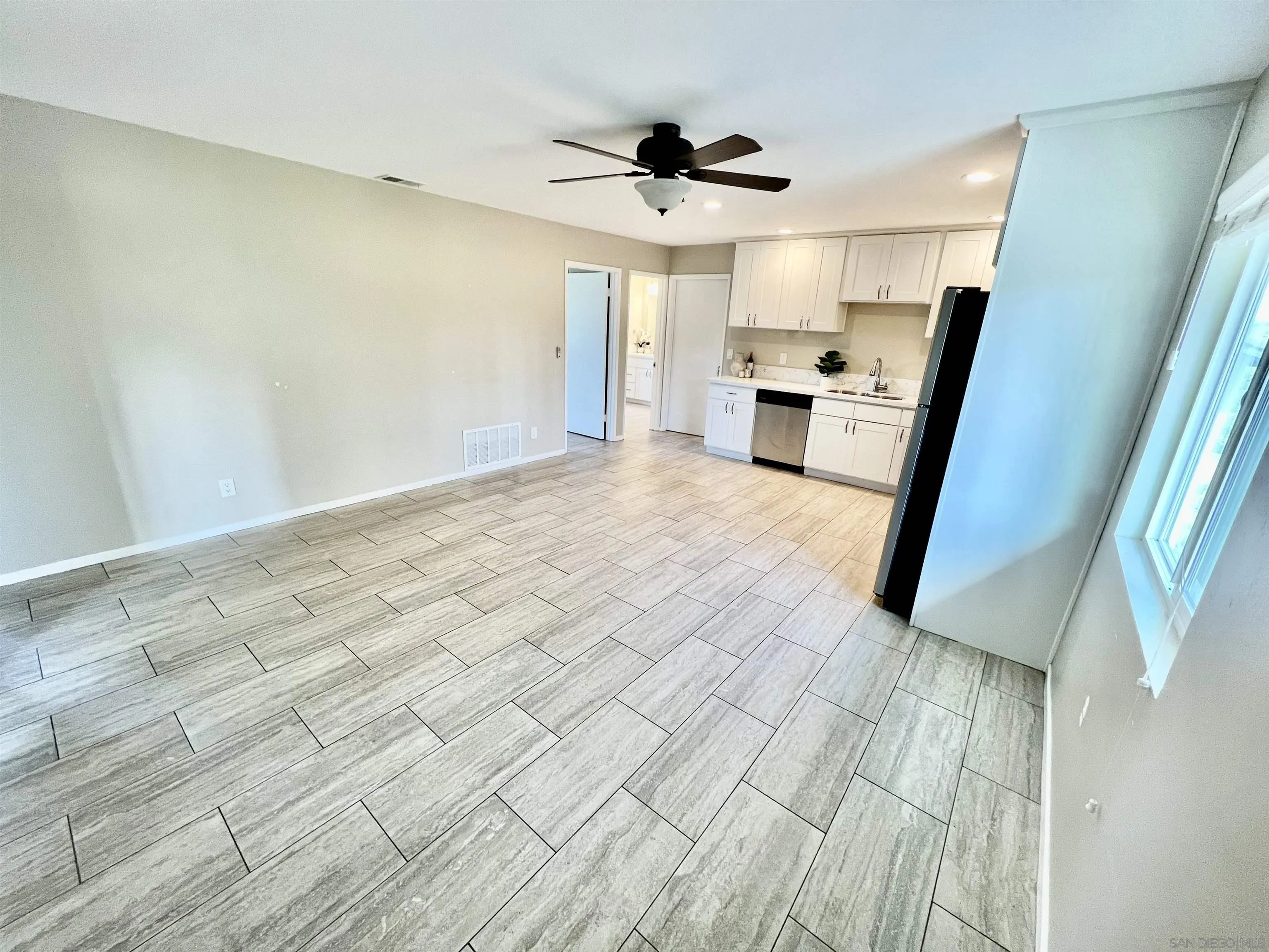 https://cdn.realtyfeed.com/cdn/127/230001114/676027d9a1a806bf1026498f98e6db0d.webp