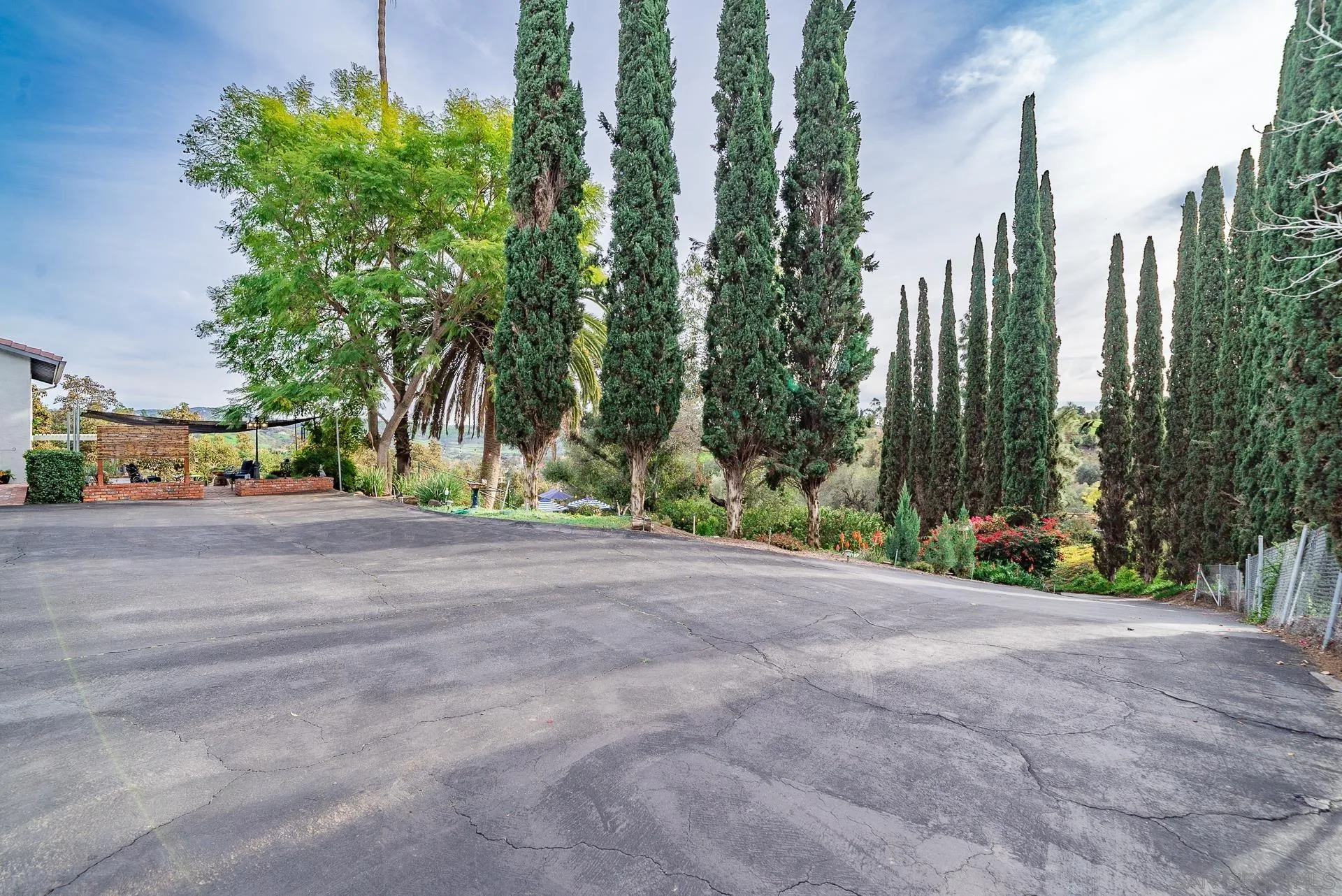 https://cdn.realtyfeed.com/cdn/127/230001114/9241201aa6f9461c12545f54341dbba6.webp