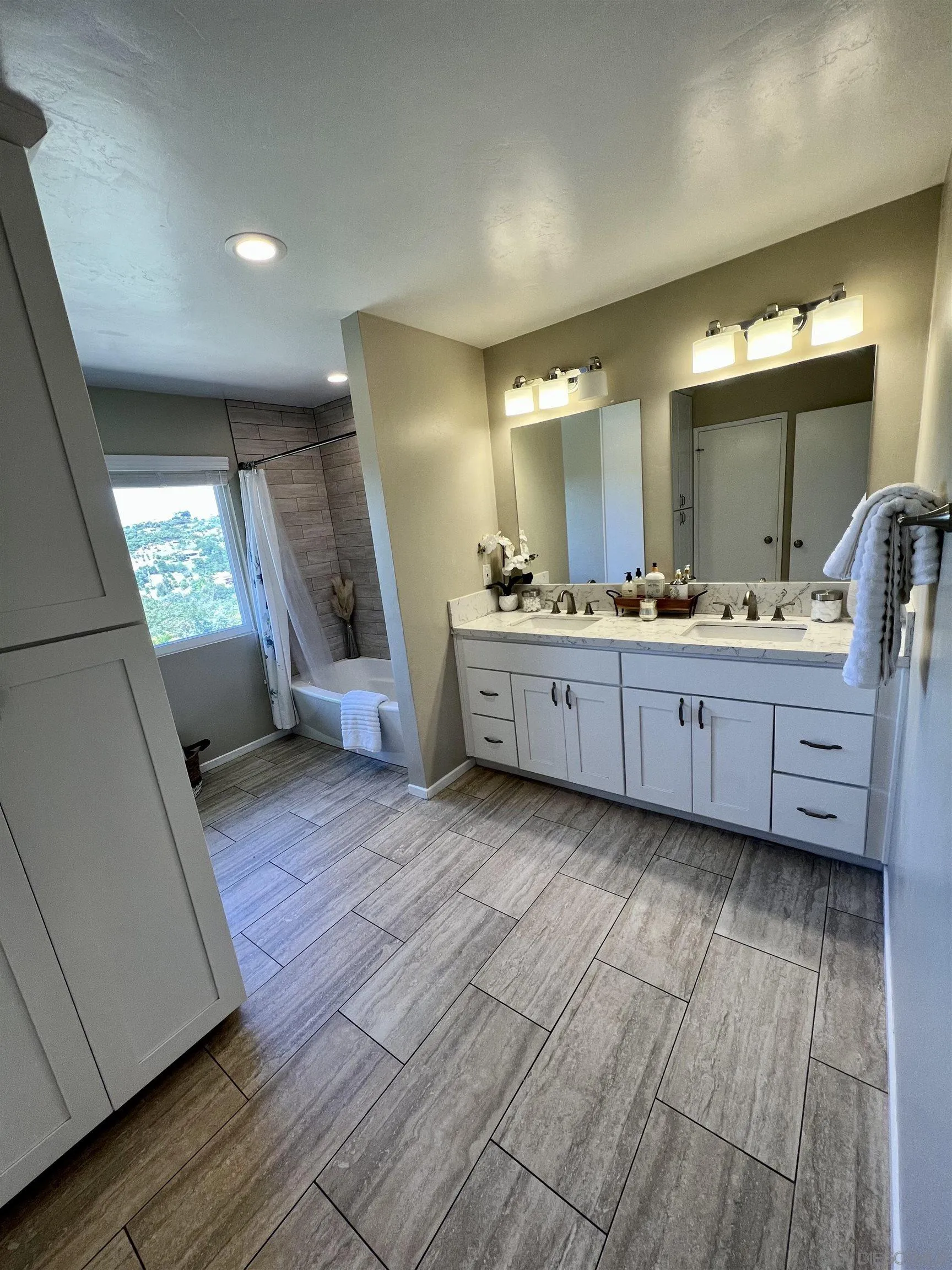 https://cdn.realtyfeed.com/cdn/127/230001114/c9b99927ab03a1acc19940a1964cd4ee.webp