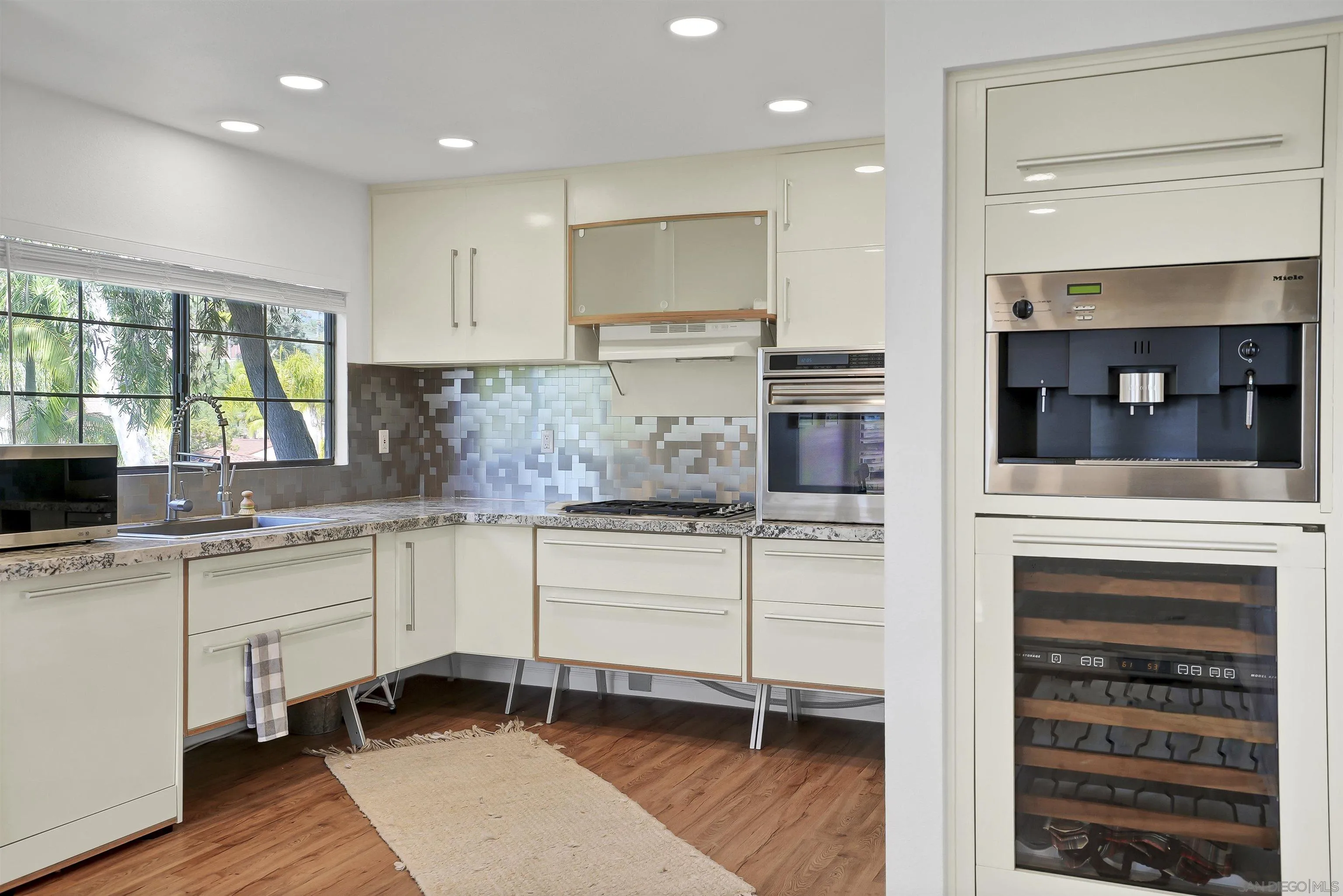 https://cdn.realtyfeed.com/cdn/127/230001345/16179e9a3f4f75d50f58a6b57077e317.webp