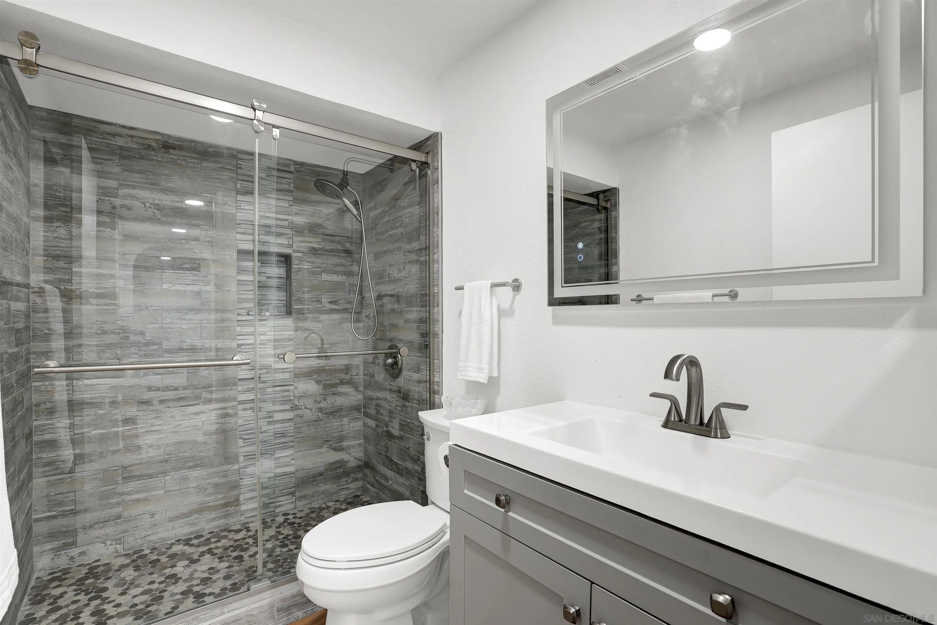 https://cdn.realtyfeed.com/cdn/127/230001345/7070c3201b690b165d9cecdb6215d241.webp