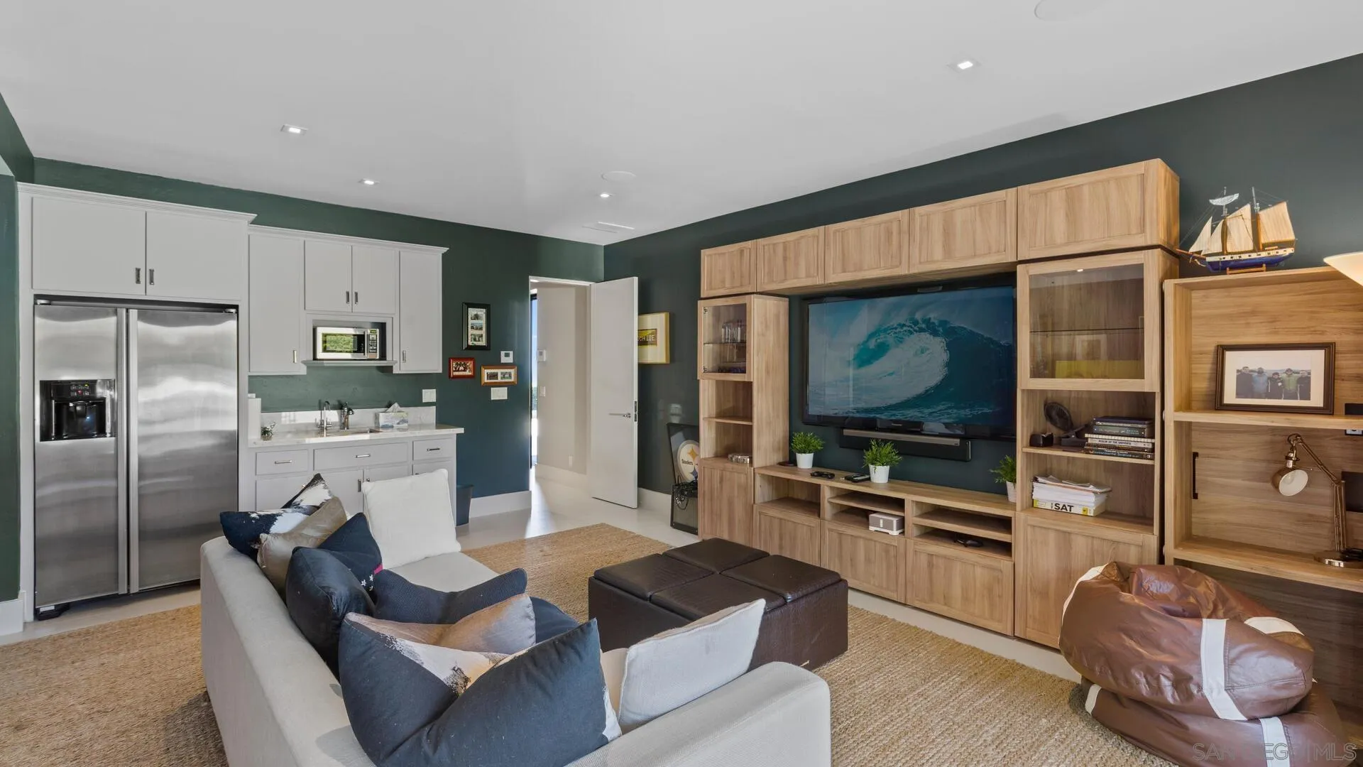 https://cdn.realtyfeed.com/cdn/127/230001579/e1928c5762e8ef1619cbaf3197765fc5.webp