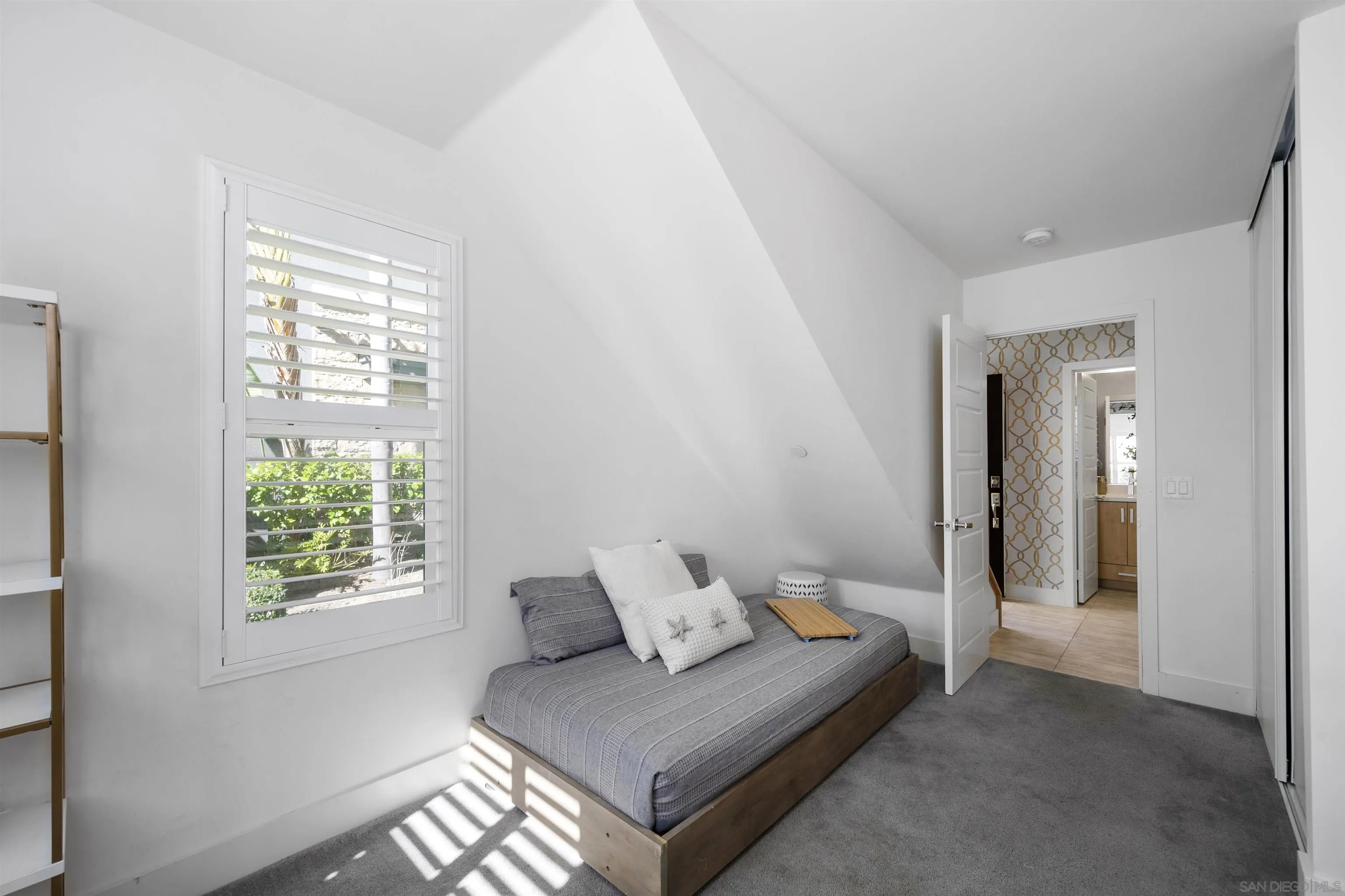 Photo #6: 230001932 Listing 