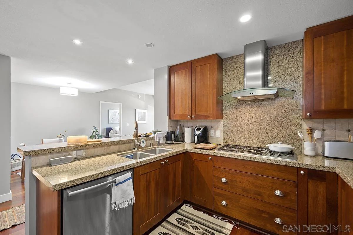 Photo #5: 230002107 Listing 