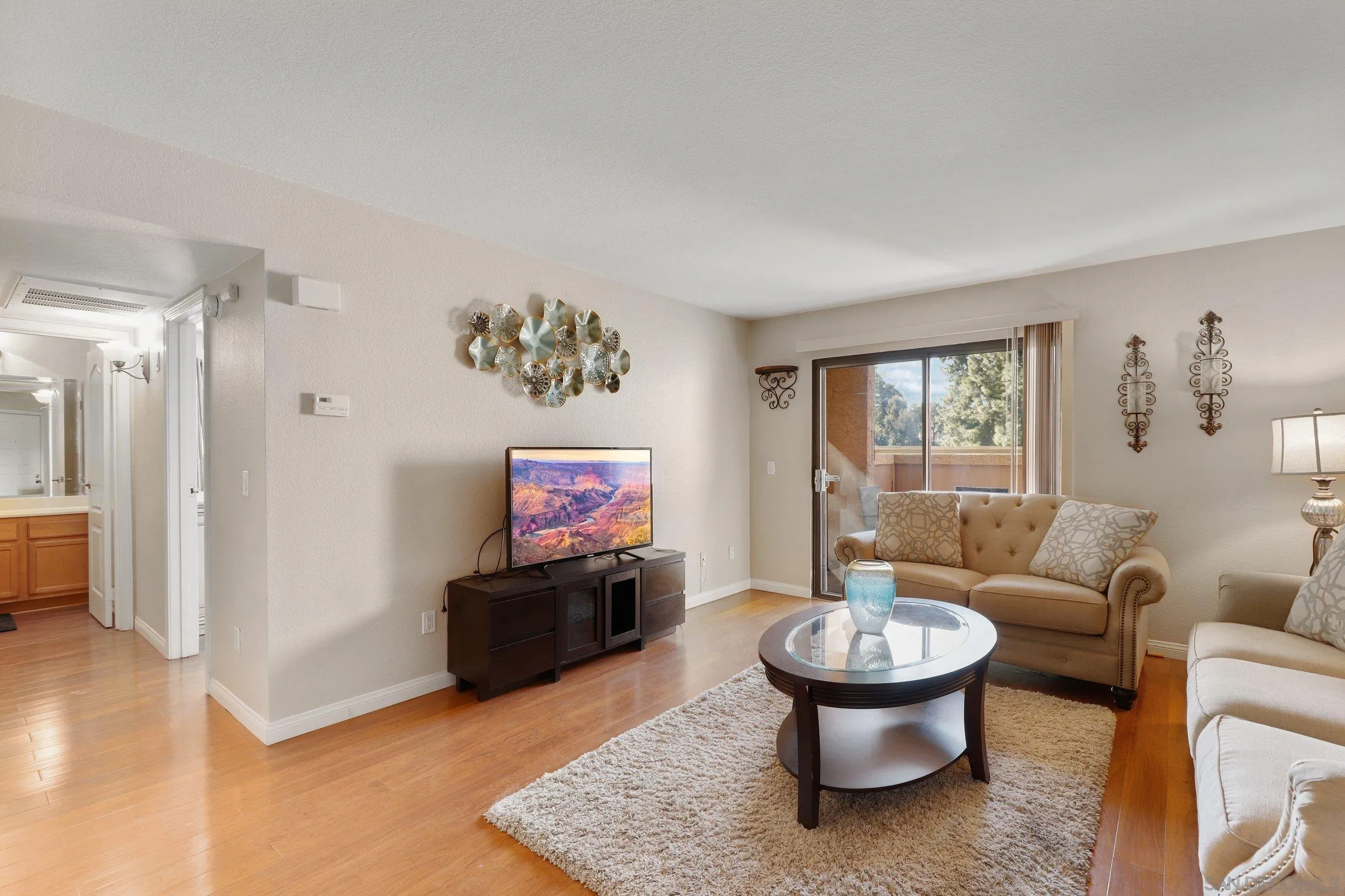 Photo #2: 230002617 Listing 