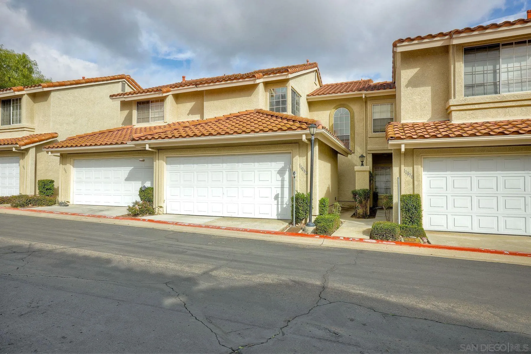 Photo #2: 230003591 Listing 