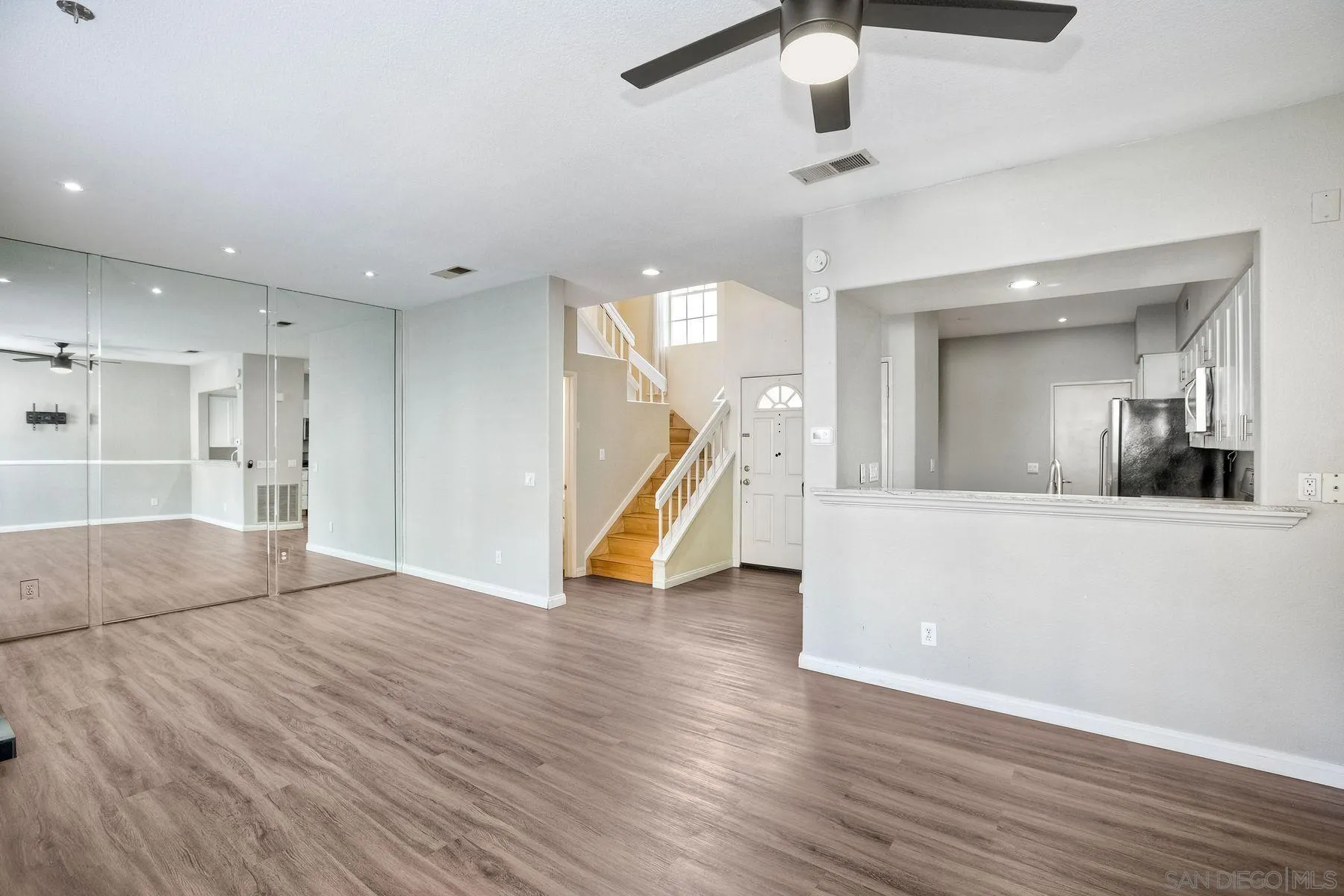 Photo #5: 230003591 Listing 