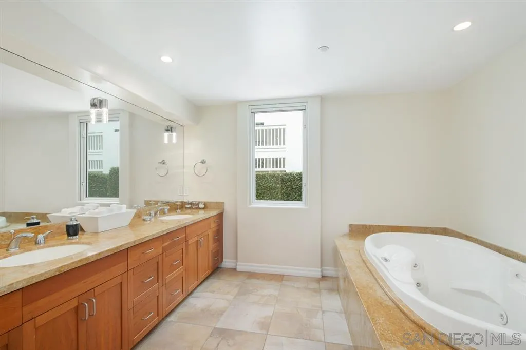 https://cdn.realtyfeed.com/cdn/127/230003972/9b53c1df8b901157824c07db3057d89b.webp