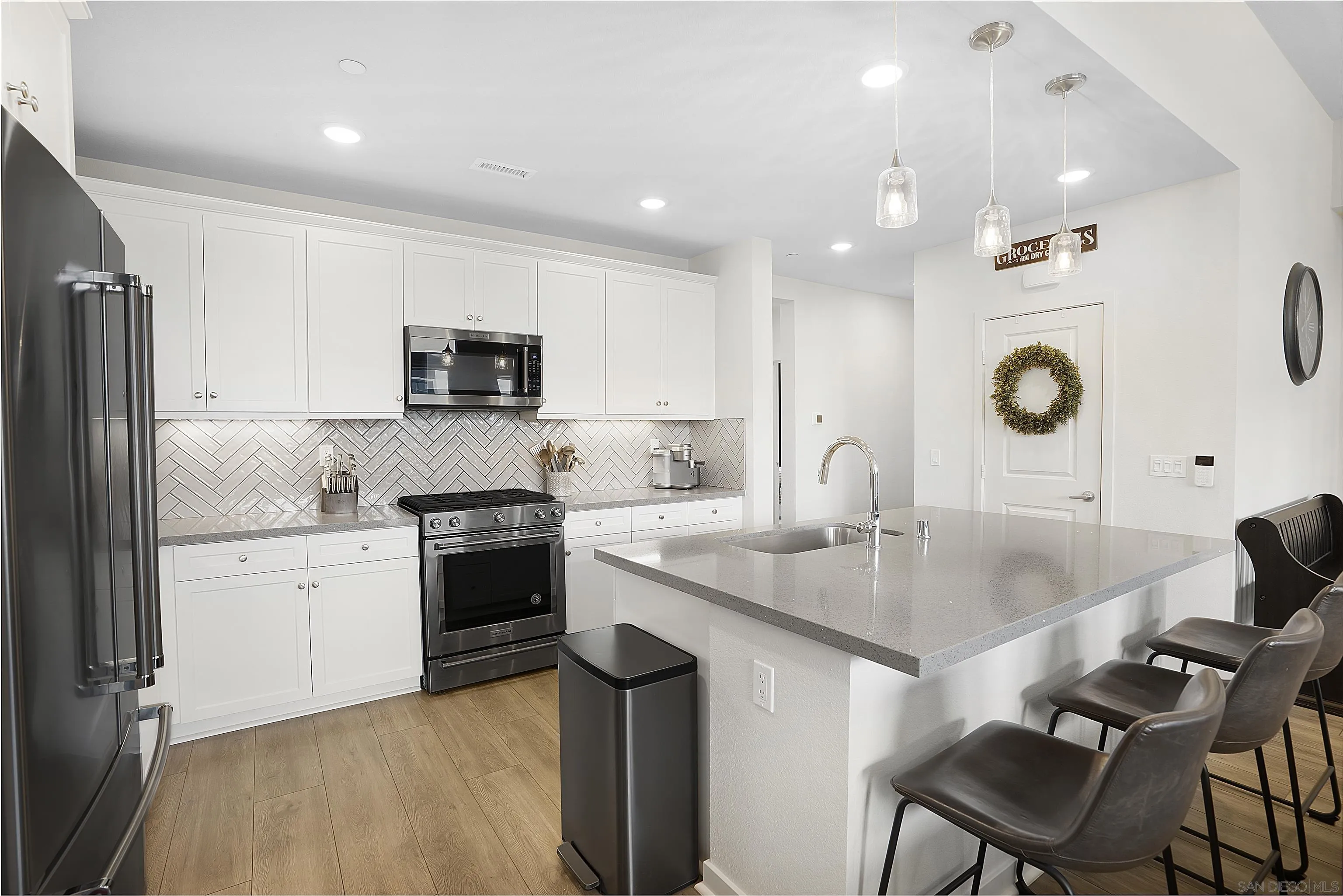 Photo #3: 230004009 Listing 