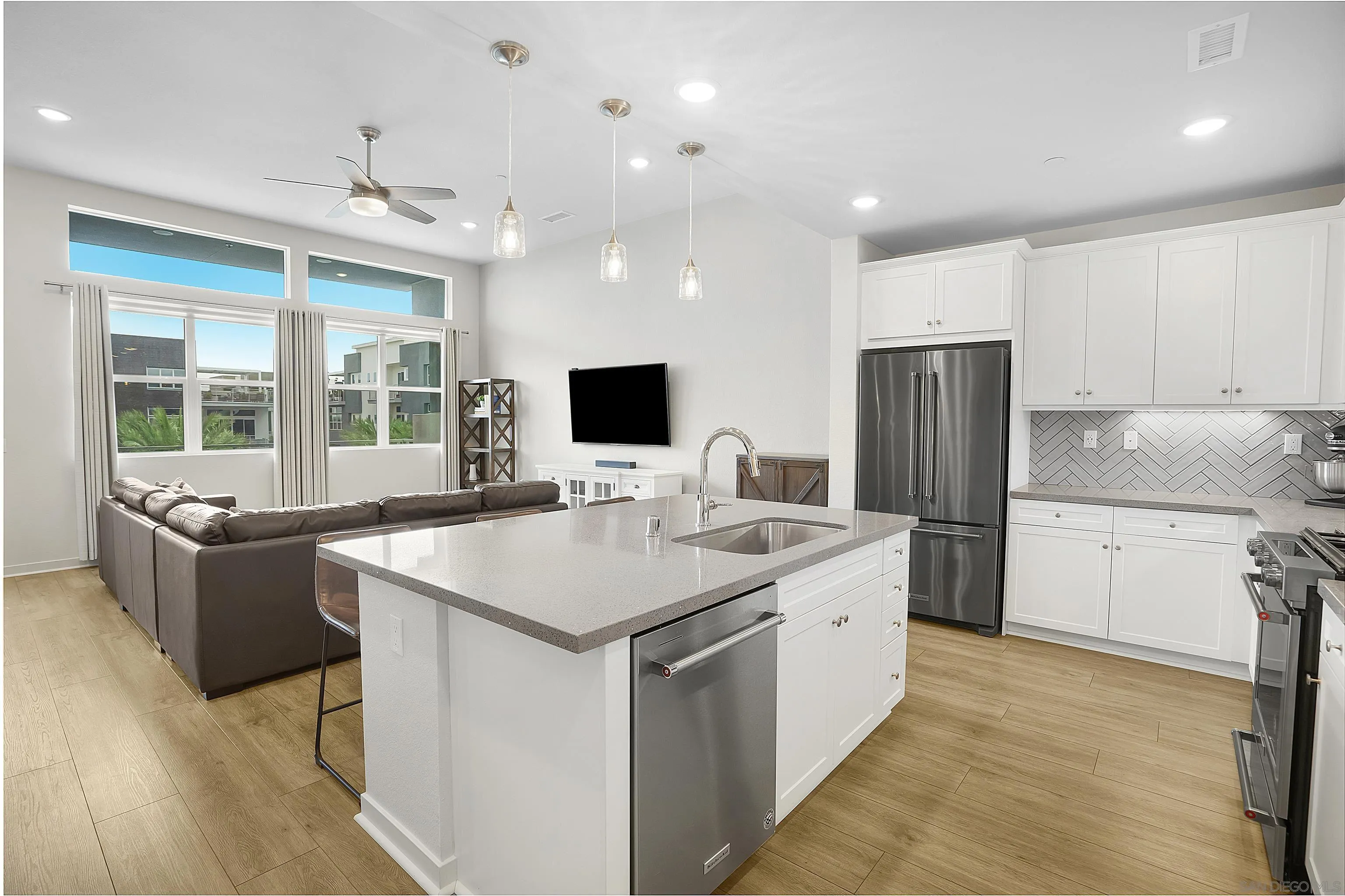 Photo #4: 230004009 Listing 