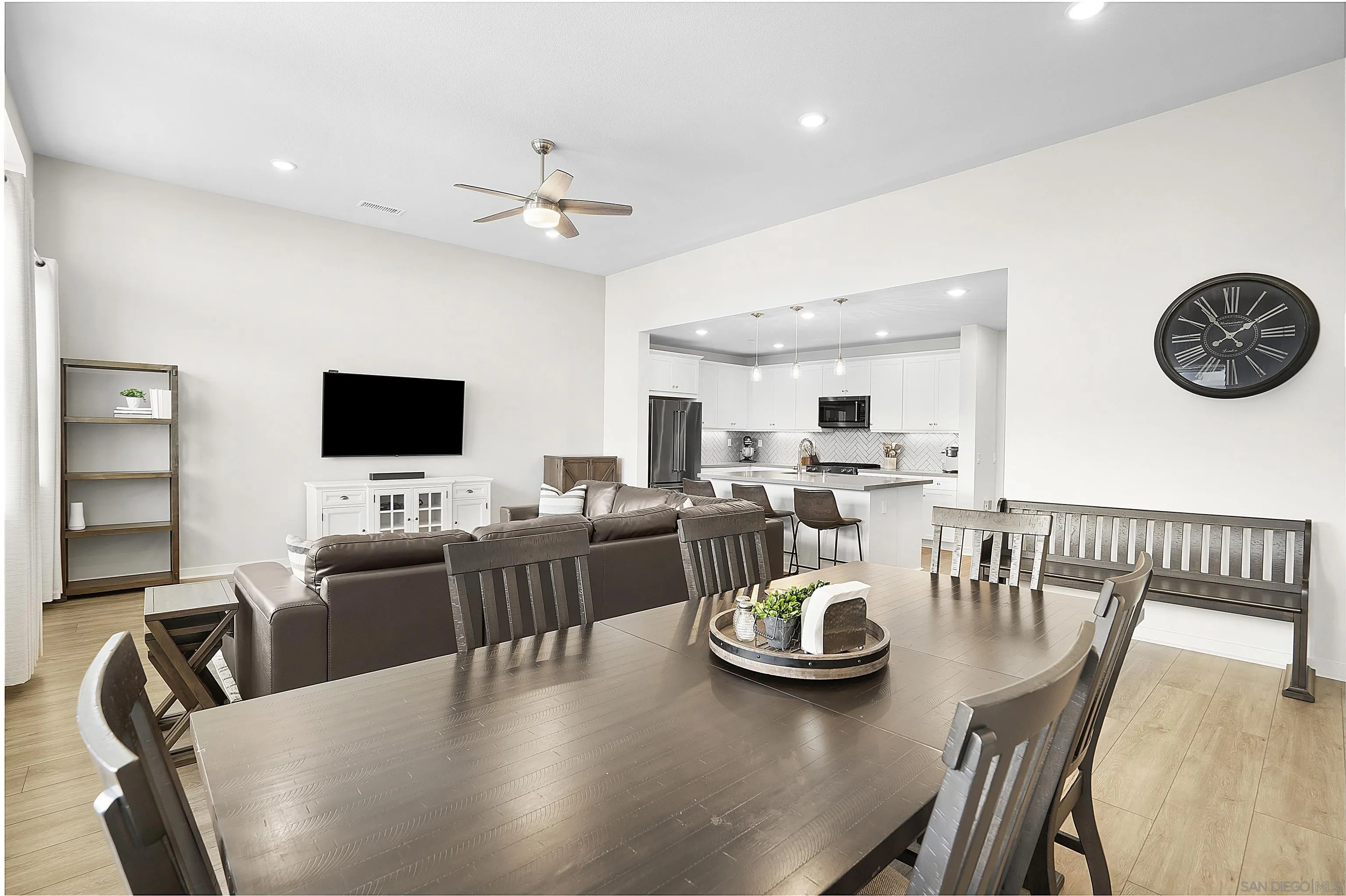 Photo #6: 230004009 Listing 