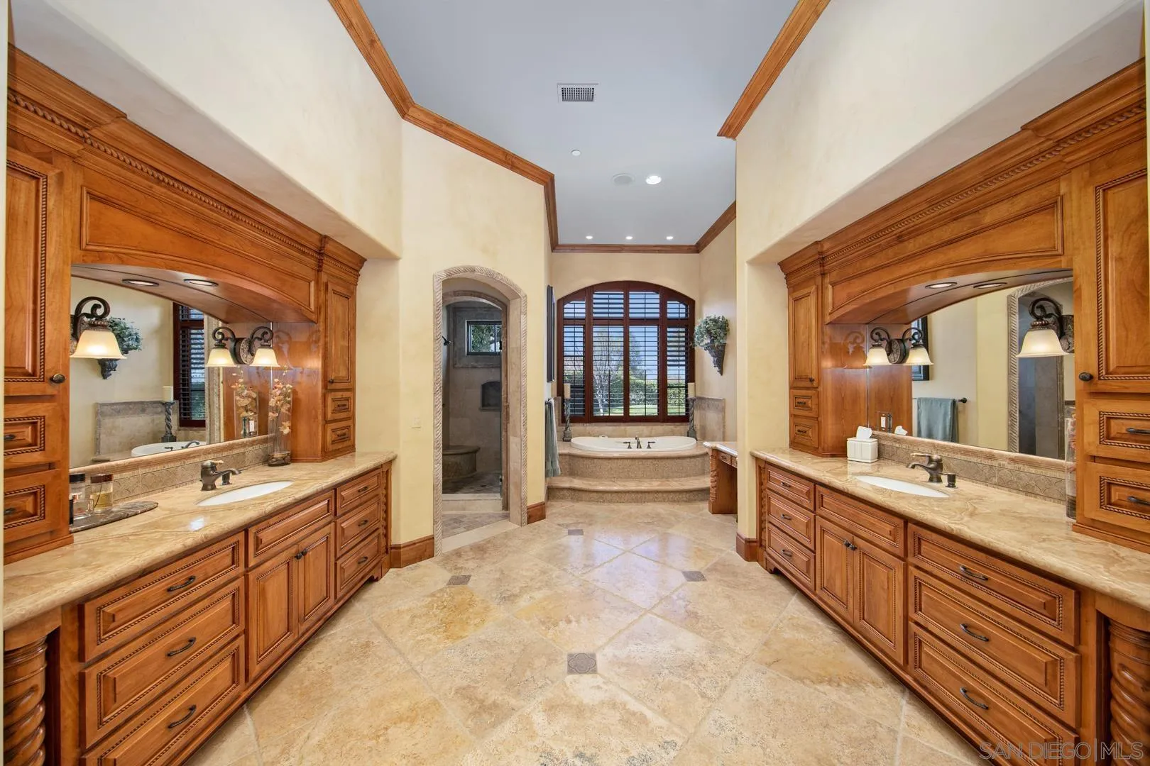 https://cdn.realtyfeed.com/cdn/127/230004344/073c1c6e258f62ca2562142667c7ef2f.webp