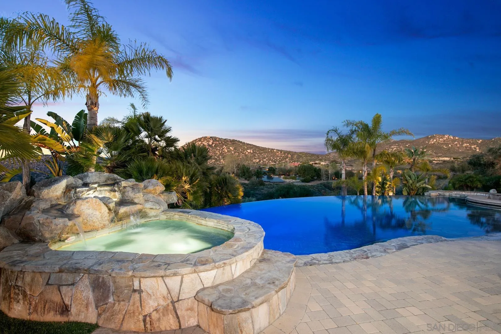 https://cdn.realtyfeed.com/cdn/127/230004344/195d597f9f5e70488e2dc11ab5d9339e.webp