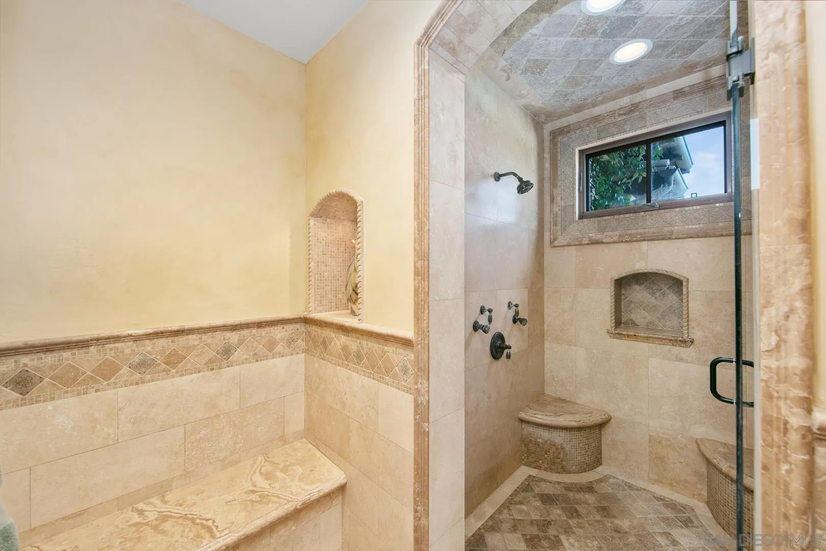 https://cdn.realtyfeed.com/cdn/127/230004344/487d7cd271004b4767ab338273811e51.webp