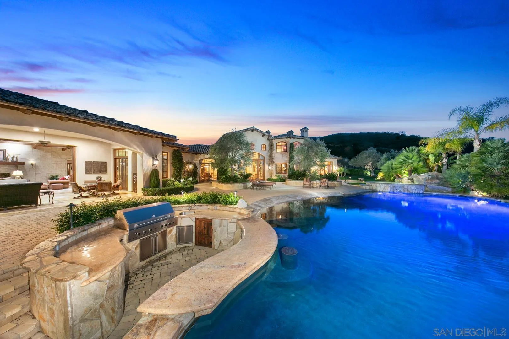 https://cdn.realtyfeed.com/cdn/127/230004344/94036411c839376f76bac8562d3df735.webp