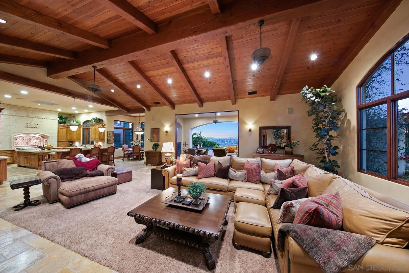 https://cdn.realtyfeed.com/cdn/127/230004344/b635bd694960e742ac47643e28c337ae.webp