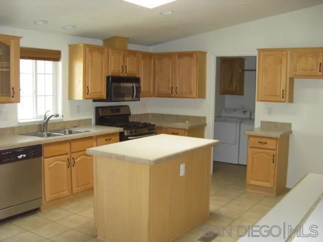 https://cdn.realtyfeed.com/cdn/127/230005139/40fc4ce3810f1540c1bb93d65c46070f.webp