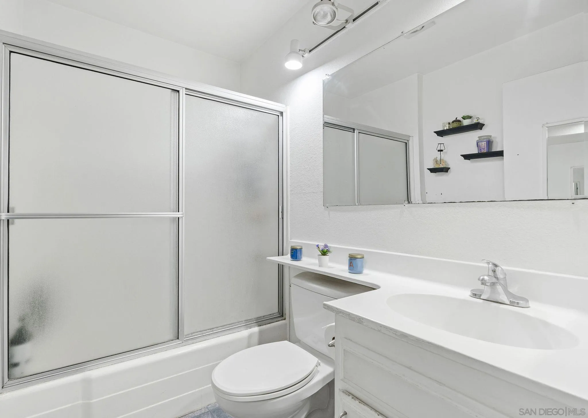 https://cdn.realtyfeed.com/cdn/127/230005320/406a37b9d01bf192812e4b9e506bdd4f.webp