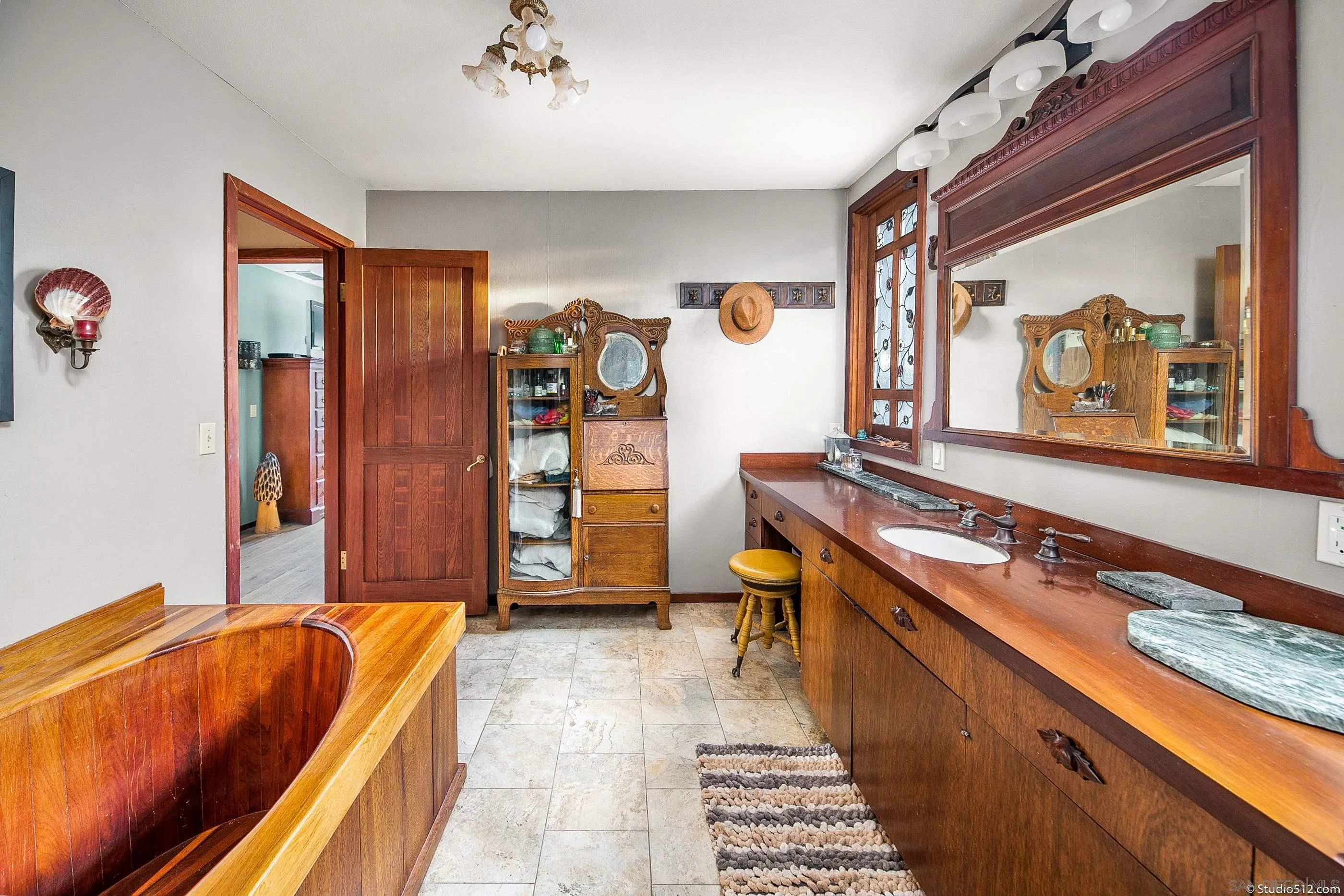 https://cdn.realtyfeed.com/cdn/127/230005549/f6e468bdb834b27cd24907340928484a.webp