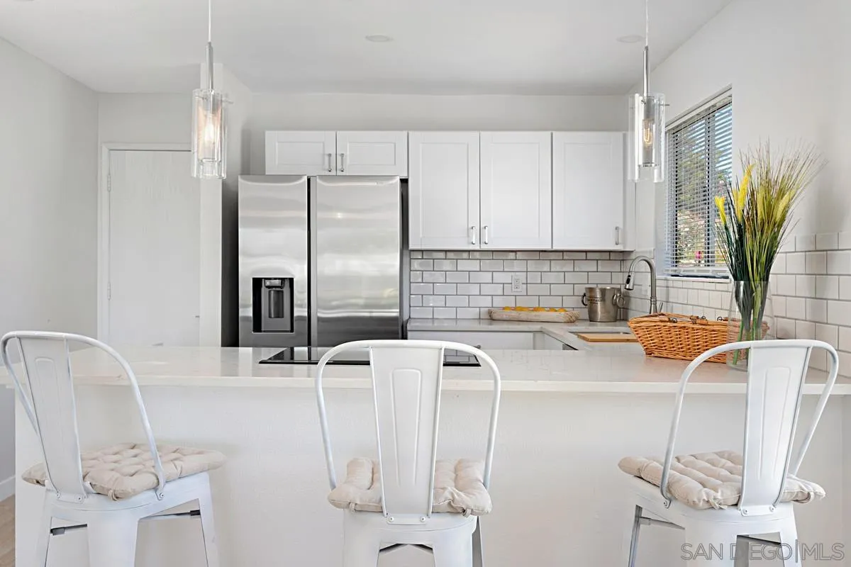 https://cdn.realtyfeed.com/cdn/127/230006130/4570141c50c3e46ae7050e2b380e1ac3.webp